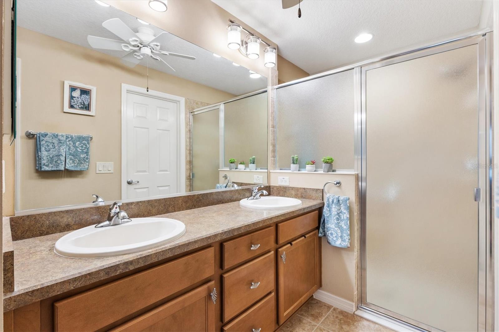 Image 16 of 39 For 2334 Rose Arbor Street