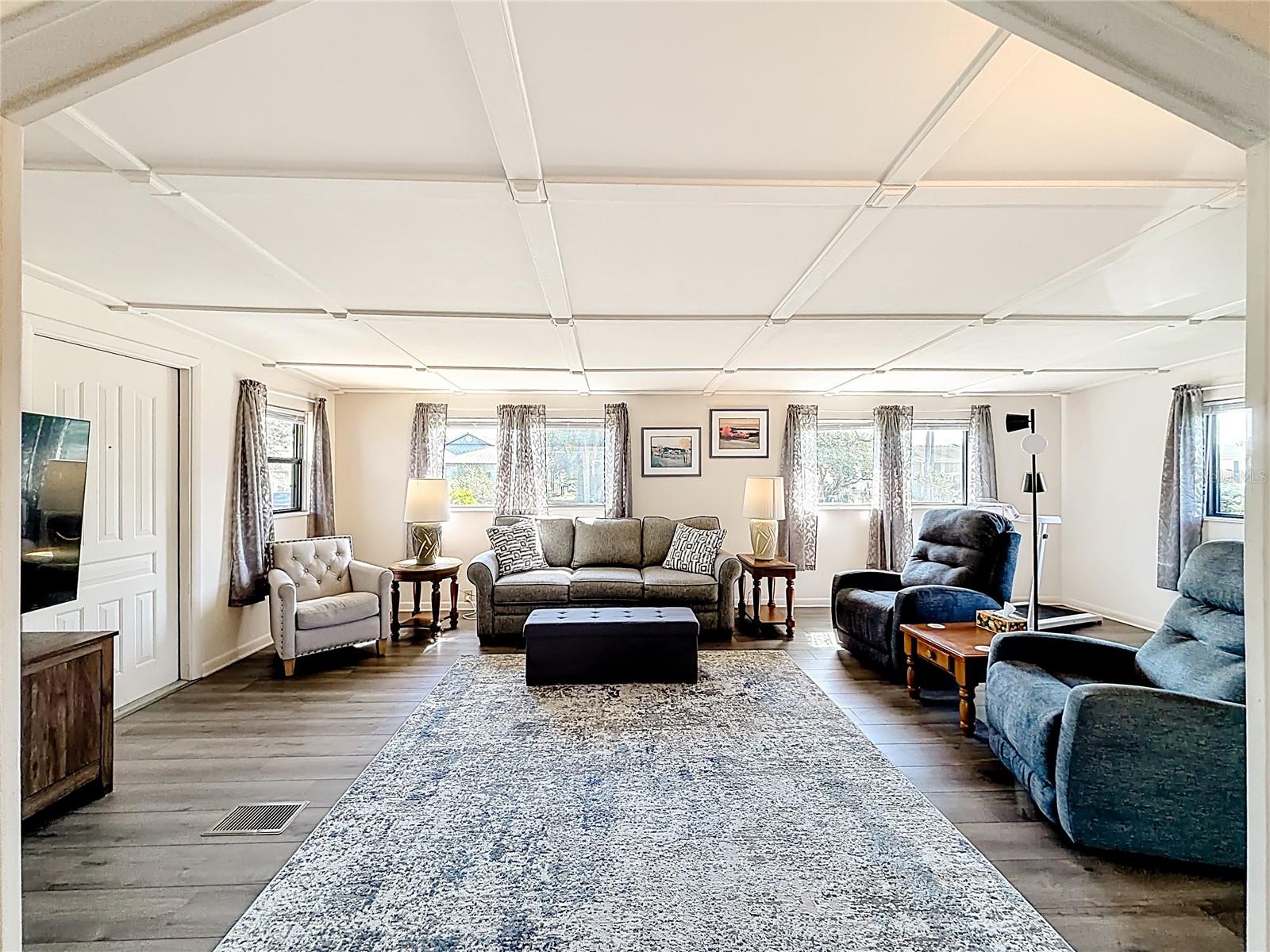 Image 16 of 61 For 1690 Elkhart Circle