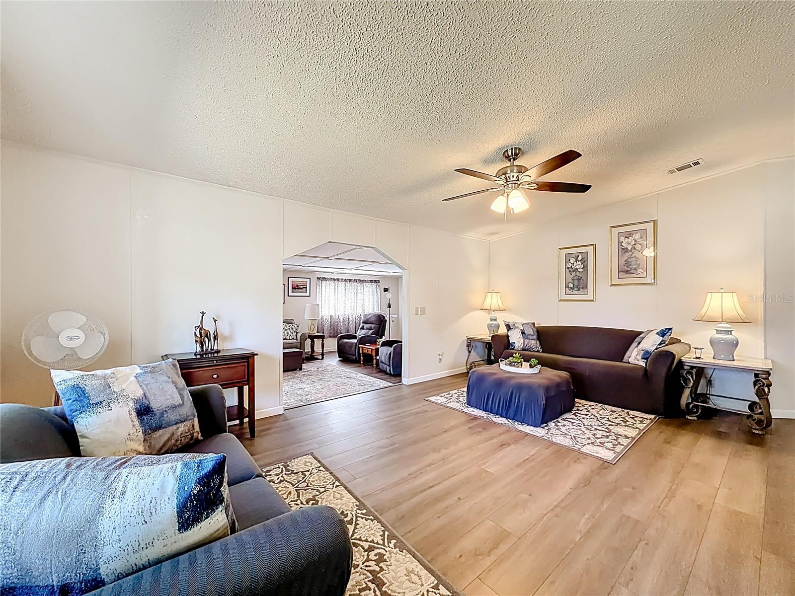 Image 18 of 61 For 1690 Elkhart Circle