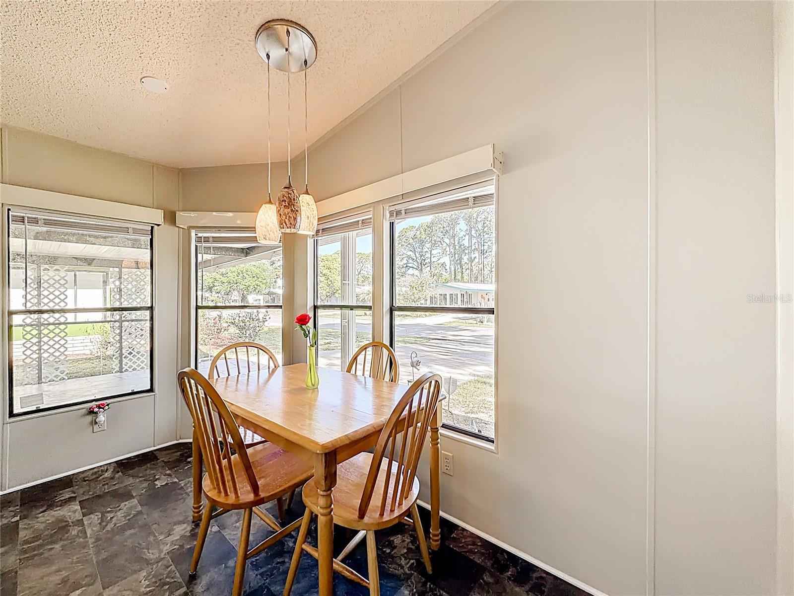 Image 19 of 61 For 1690 Elkhart Circle