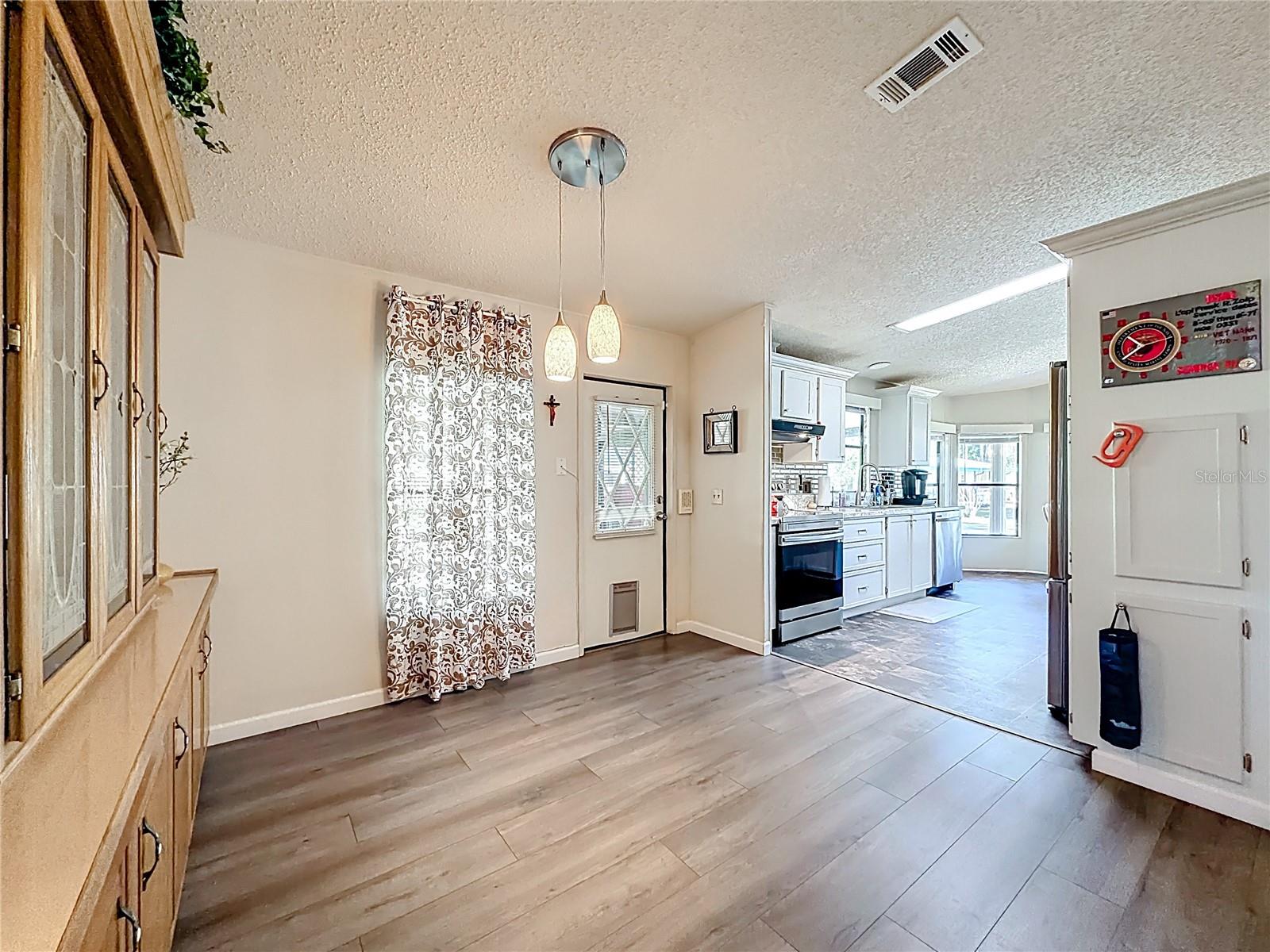 Image 32 of 61 For 1690 Elkhart Circle