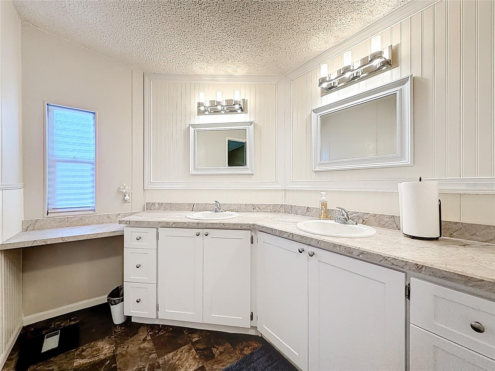 Image 44 of 61 For 1690 Elkhart Circle