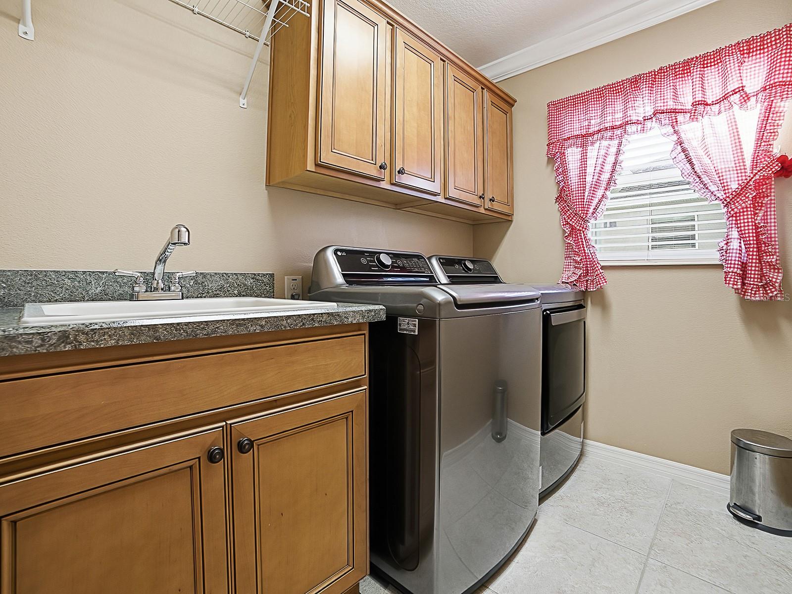 Image 24 of 36 For 3332 Dalkeith Terrace