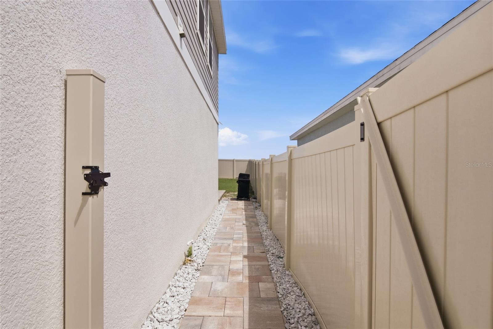 Image 37 of 64 For 2707 Runners Circle