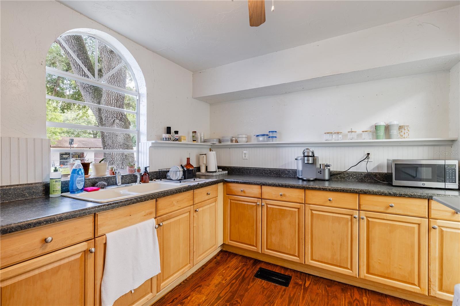 Image 21 of 51 For 1320 Jersey Avenue