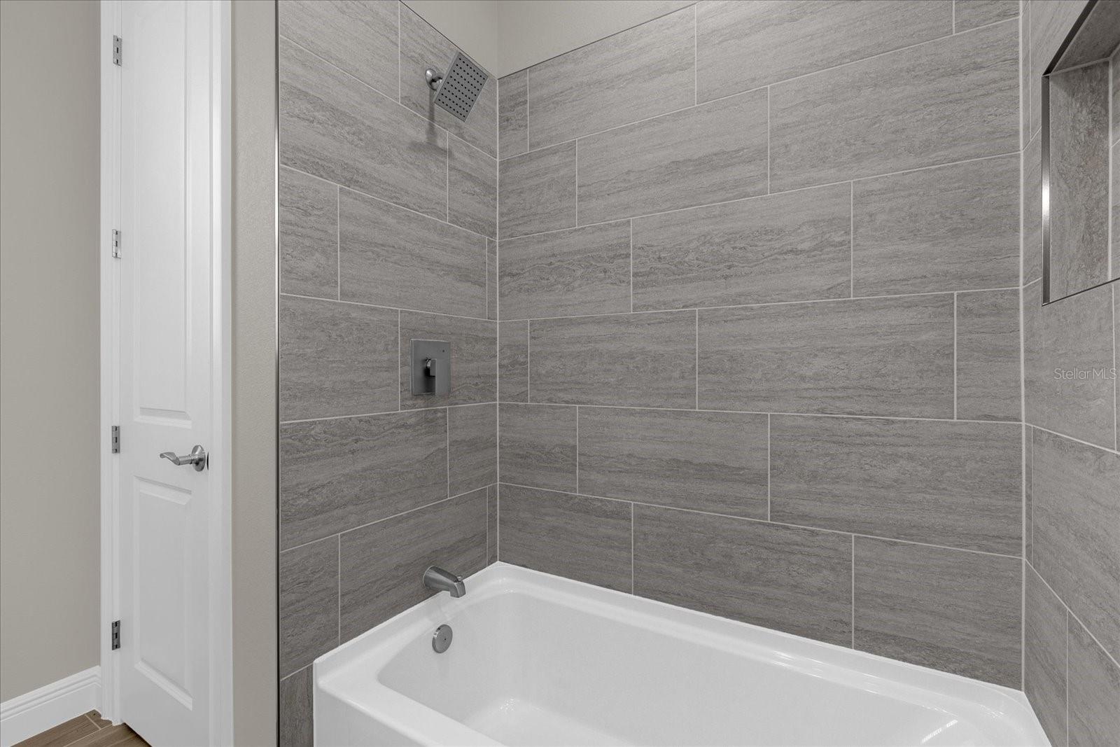 Image 19 of 29 For 16392 83rd Court