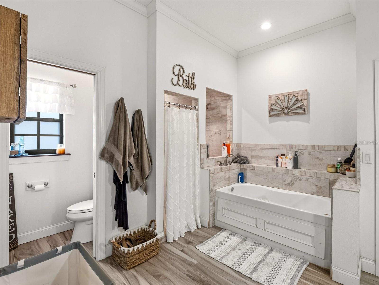 Image 25 of 42 For 6030 Millstream Dr