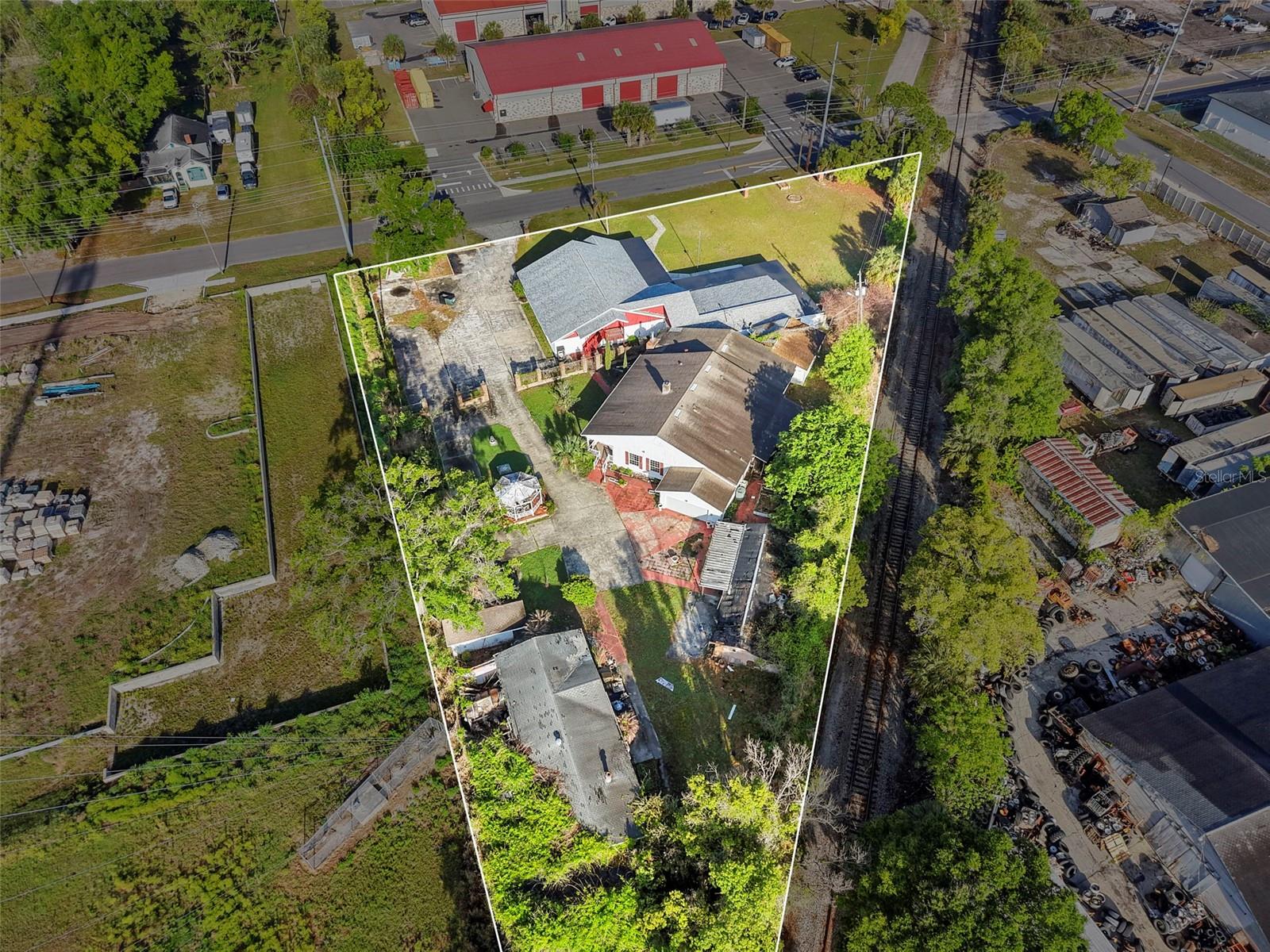 Image 17 of 67 For 227 Hawthorne Avenue