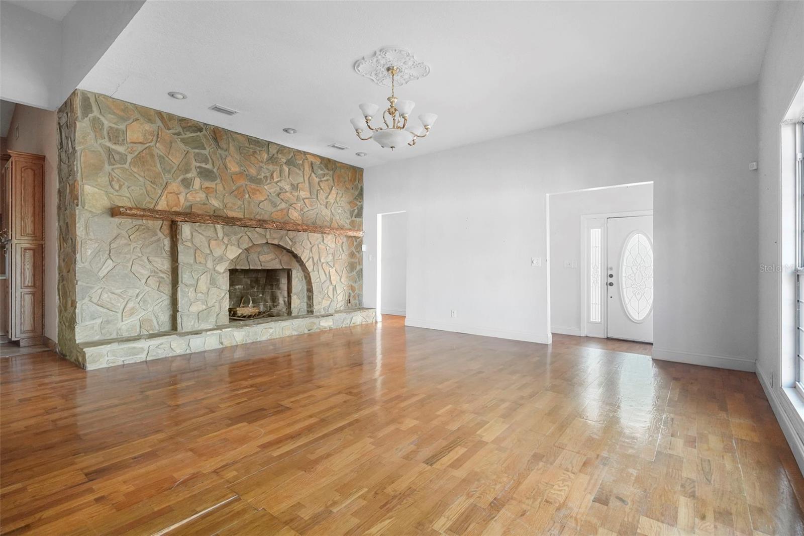 Image 26 of 67 For 227 Hawthorne Avenue