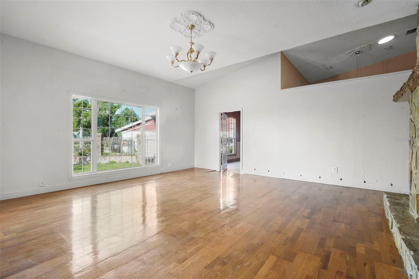 Image 27 of 67 For 227 Hawthorne Avenue