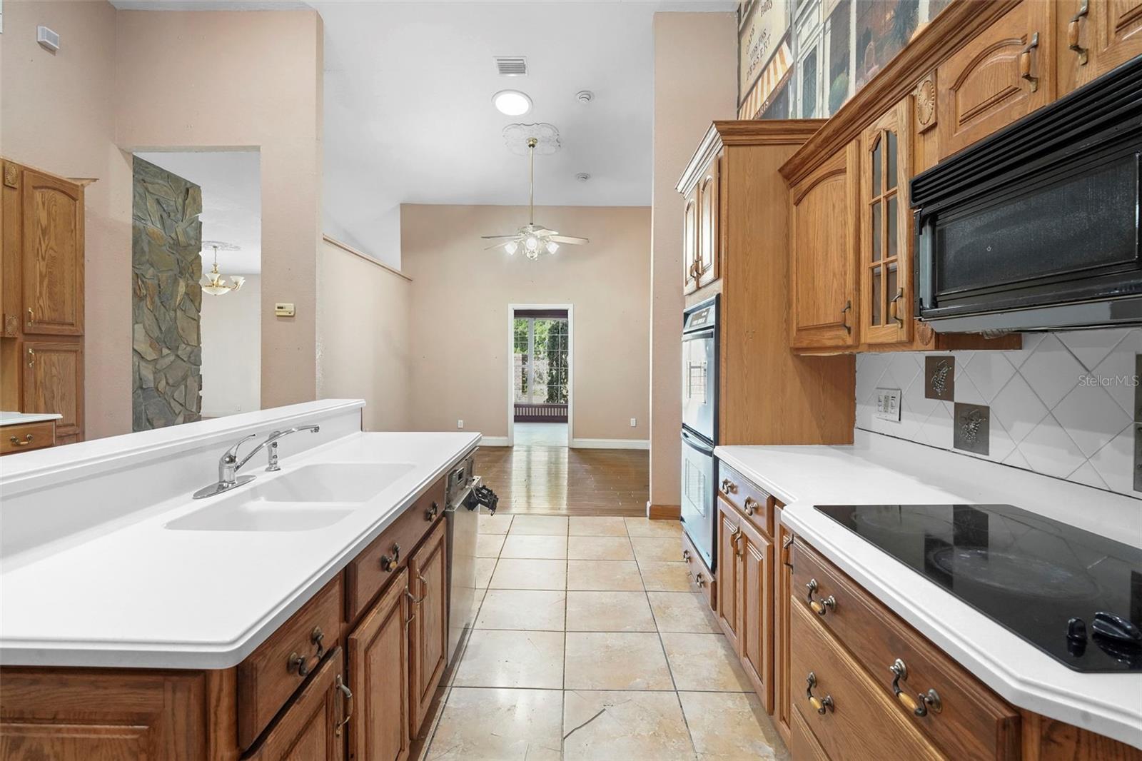 Image 29 of 67 For 227 Hawthorne Avenue