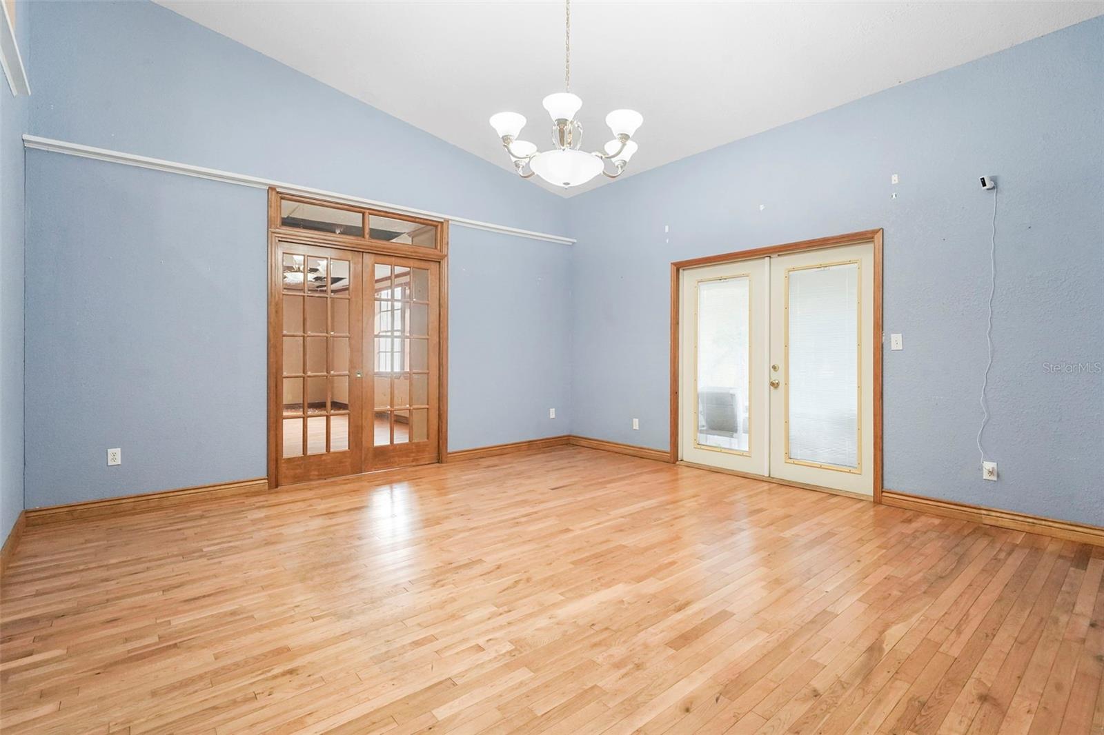 Image 34 of 67 For 227 Hawthorne Avenue