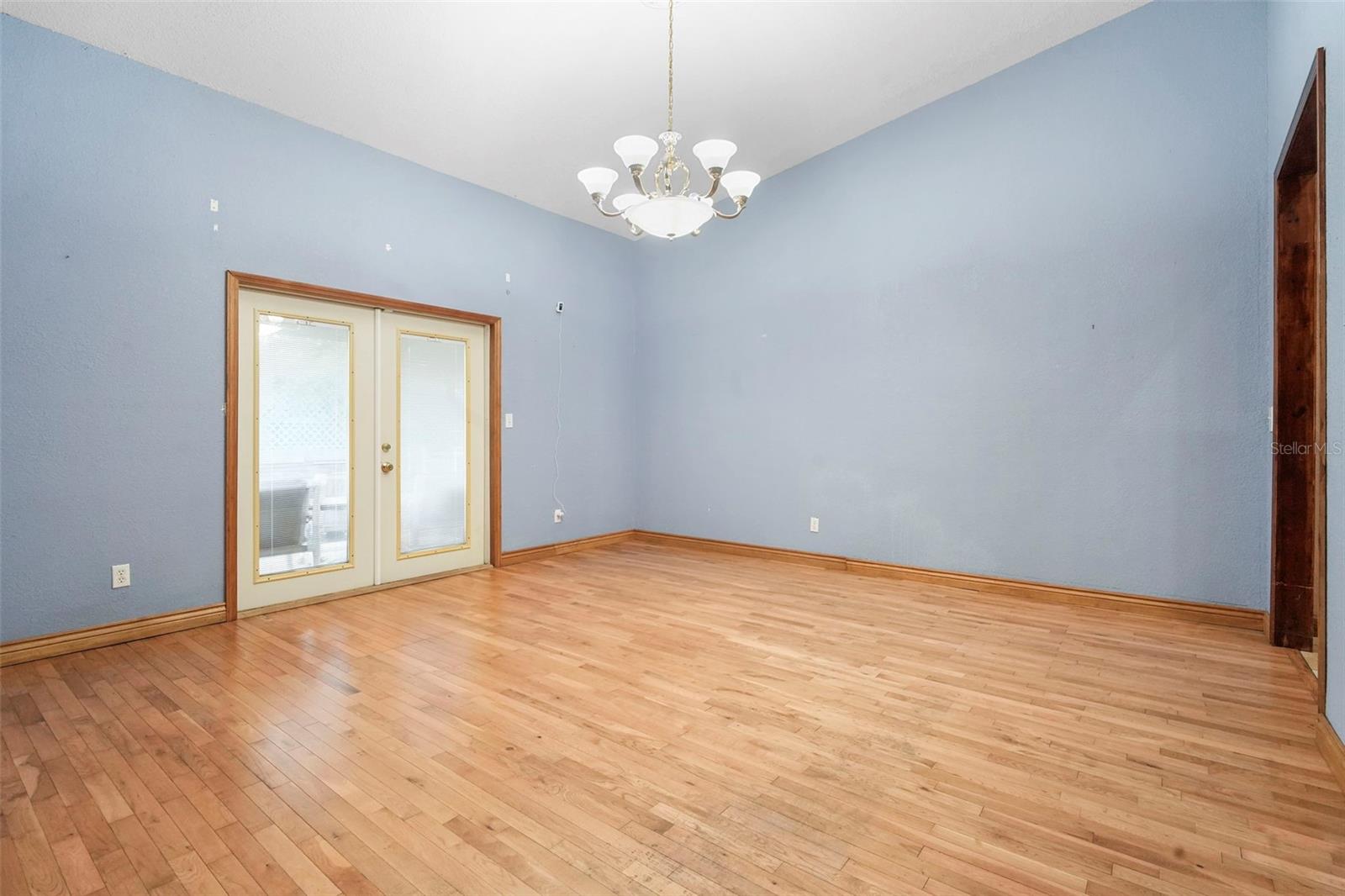 Image 35 of 67 For 227 Hawthorne Avenue