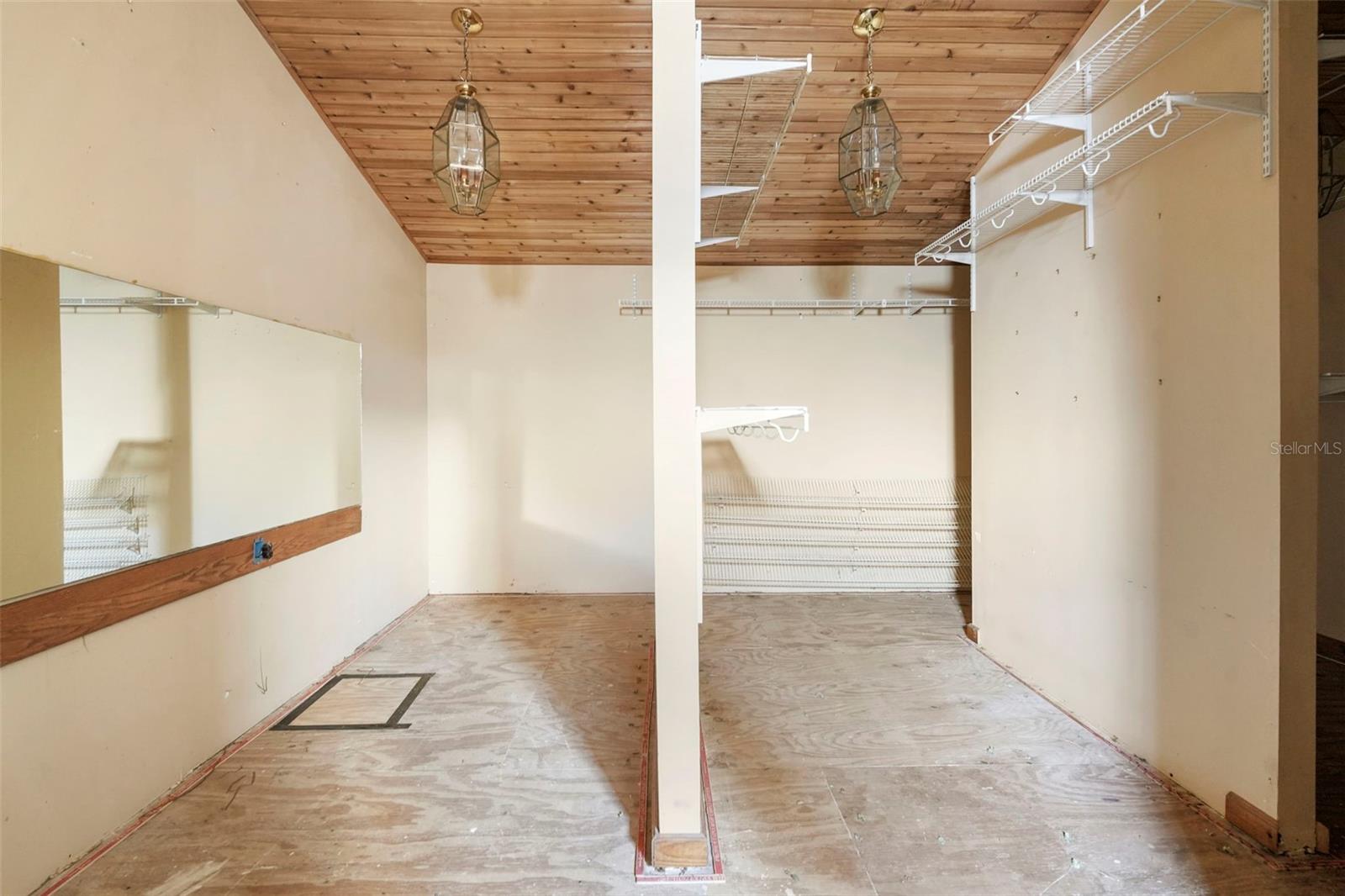 Image 37 of 67 For 227 Hawthorne Avenue