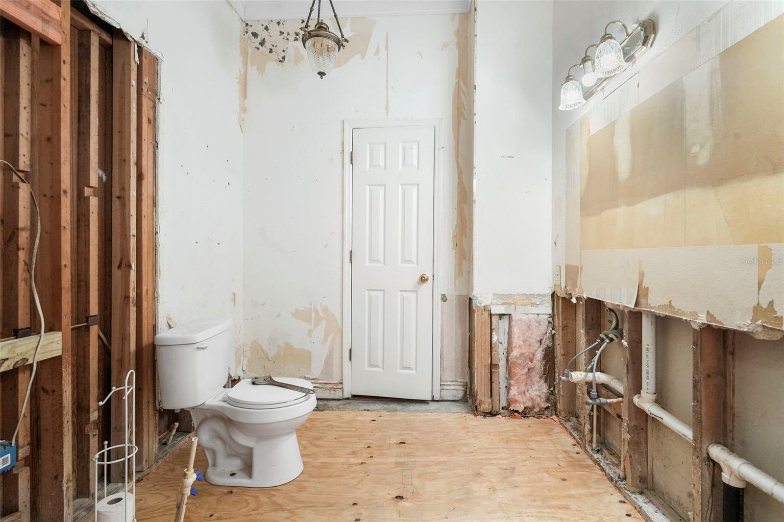 Image 38 of 67 For 227 Hawthorne Avenue