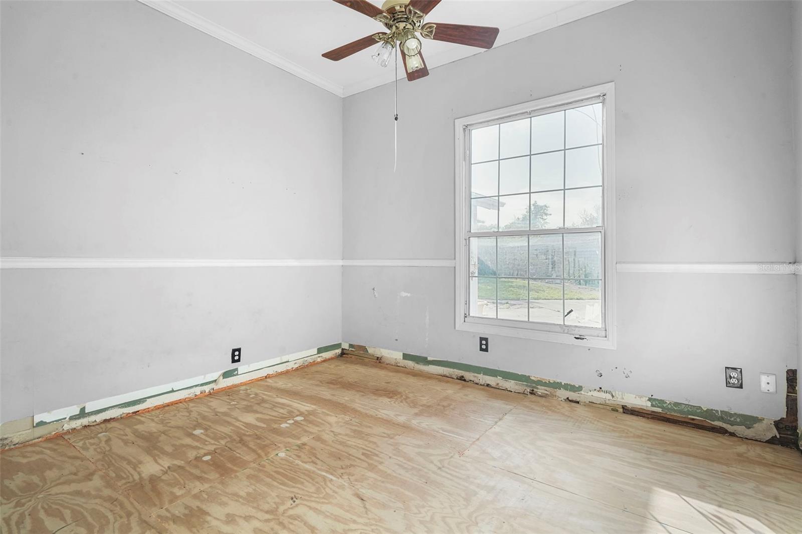 Image 39 of 67 For 227 Hawthorne Avenue