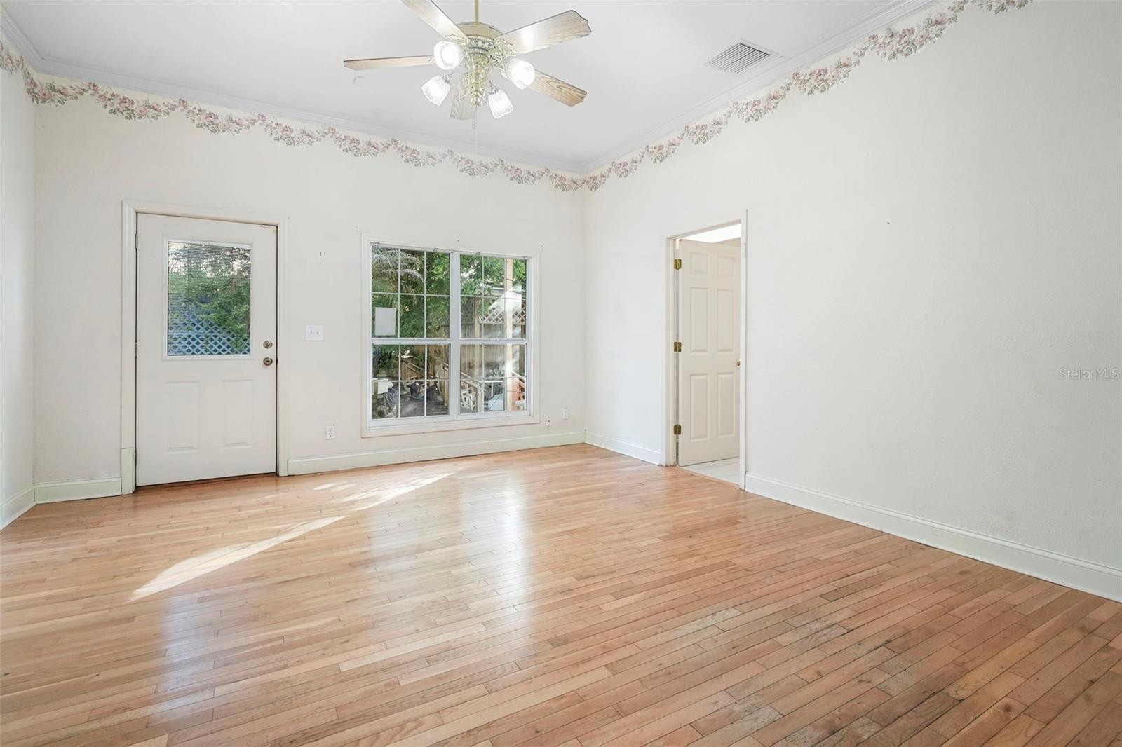 Image 40 of 67 For 227 Hawthorne Avenue