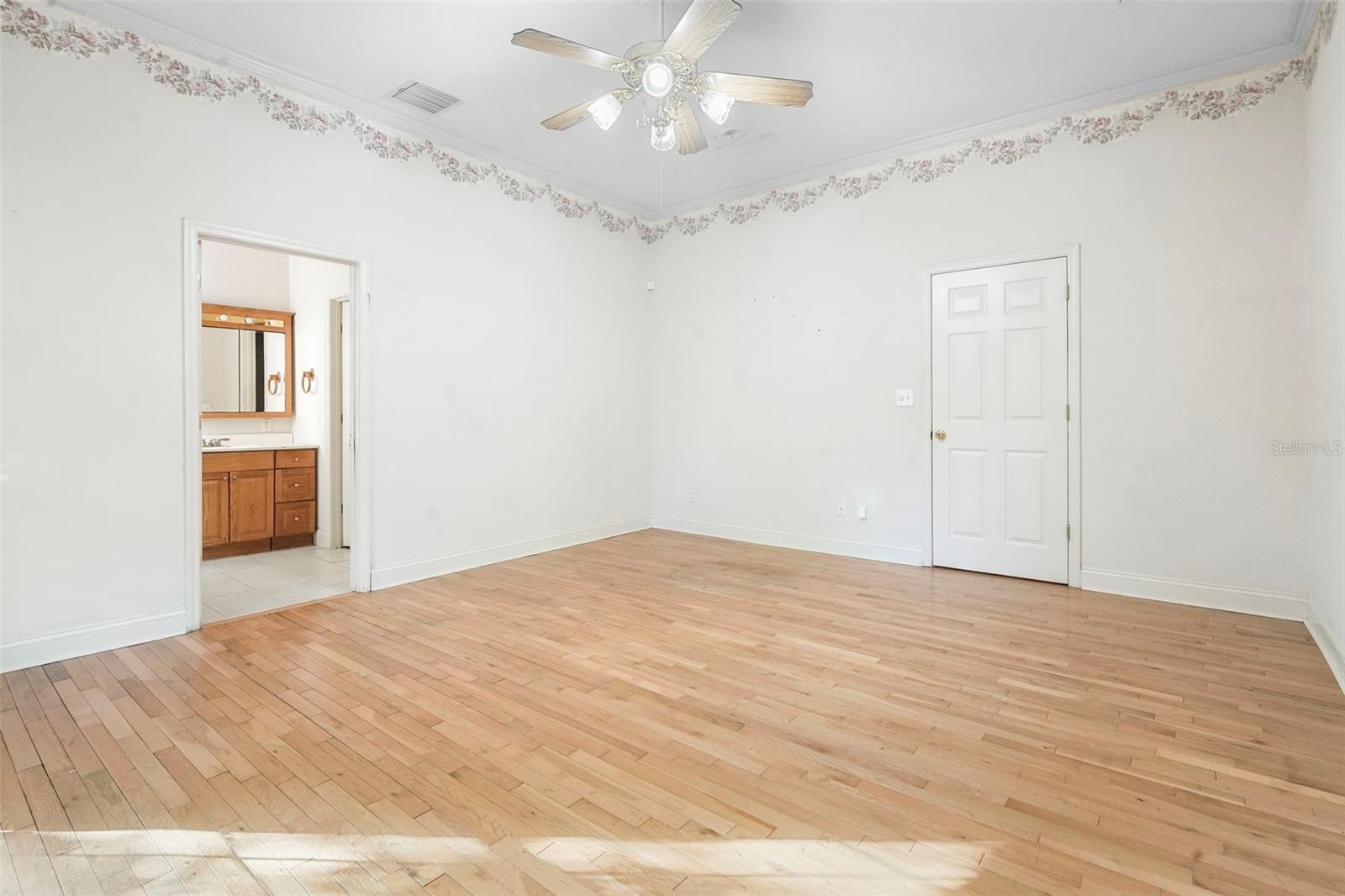 Image 41 of 67 For 227 Hawthorne Avenue