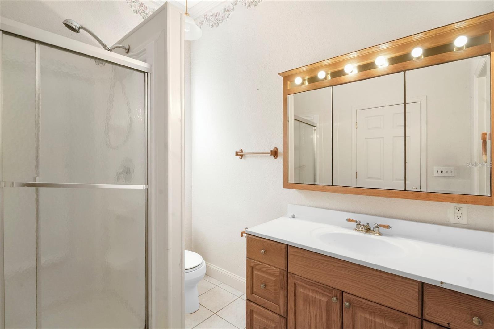 Image 42 of 67 For 227 Hawthorne Avenue