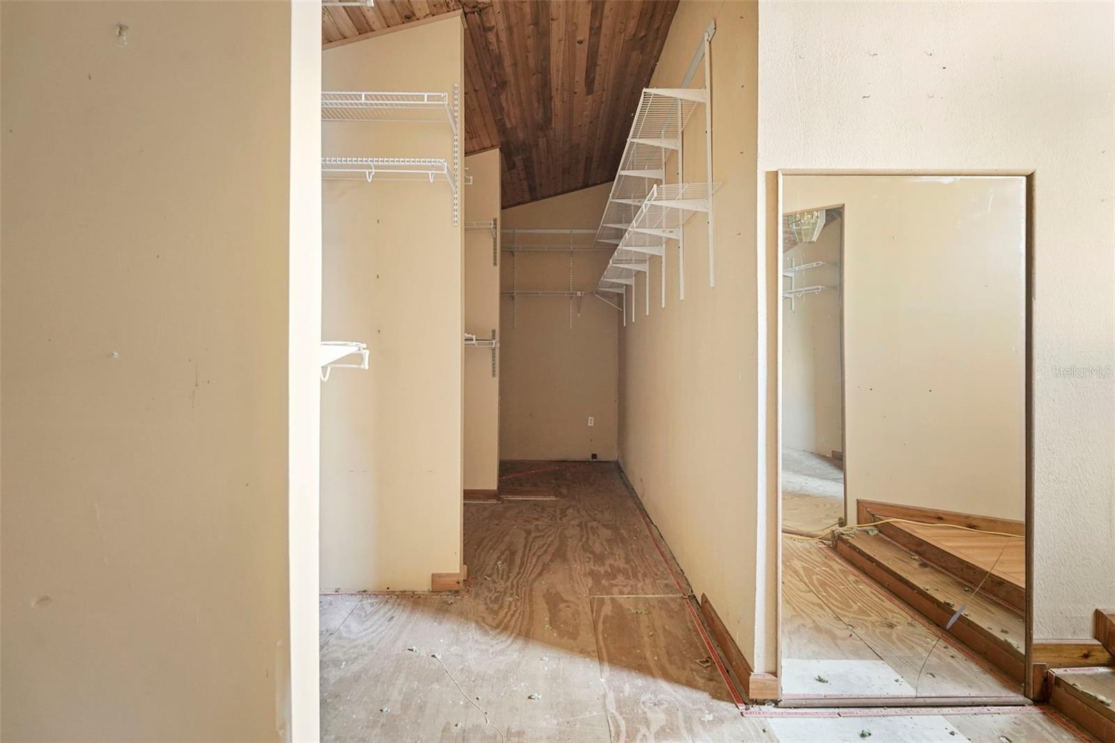 Image 47 of 67 For 227 Hawthorne Avenue