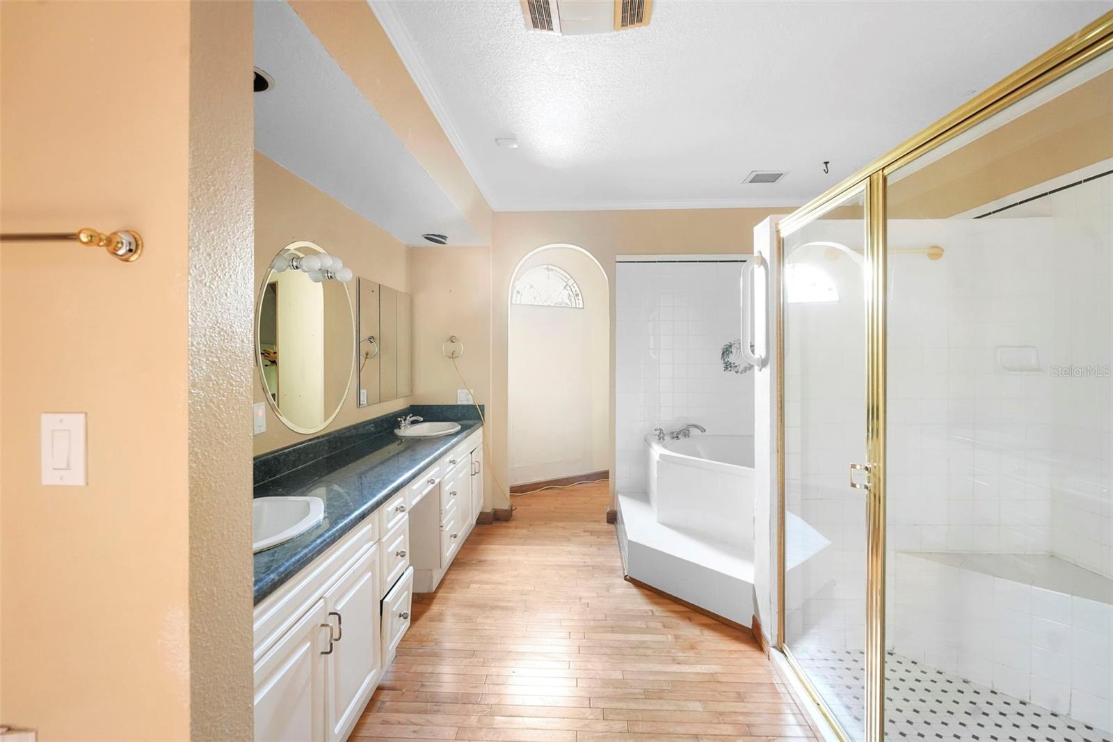 Image 48 of 67 For 227 Hawthorne Avenue