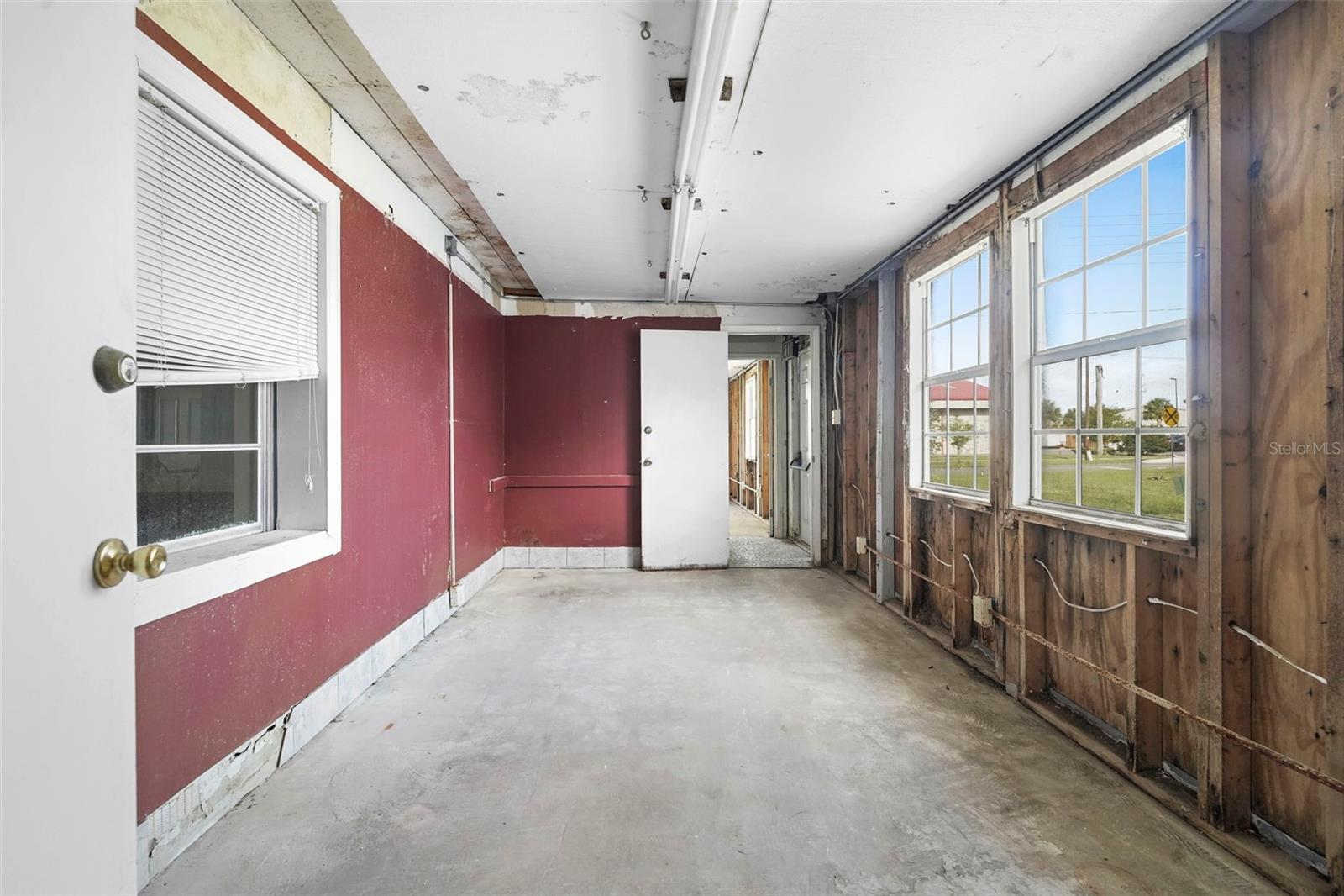 Image 49 of 67 For 227 Hawthorne Avenue