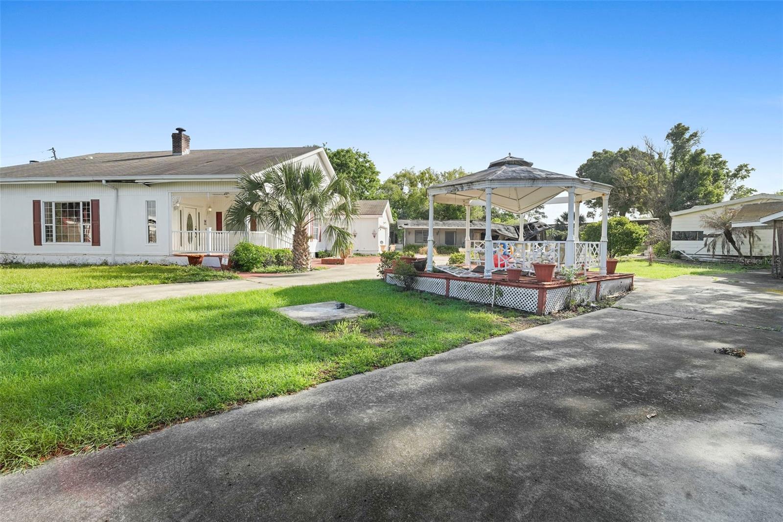 Image 5 of 67 For 227 Hawthorne Avenue