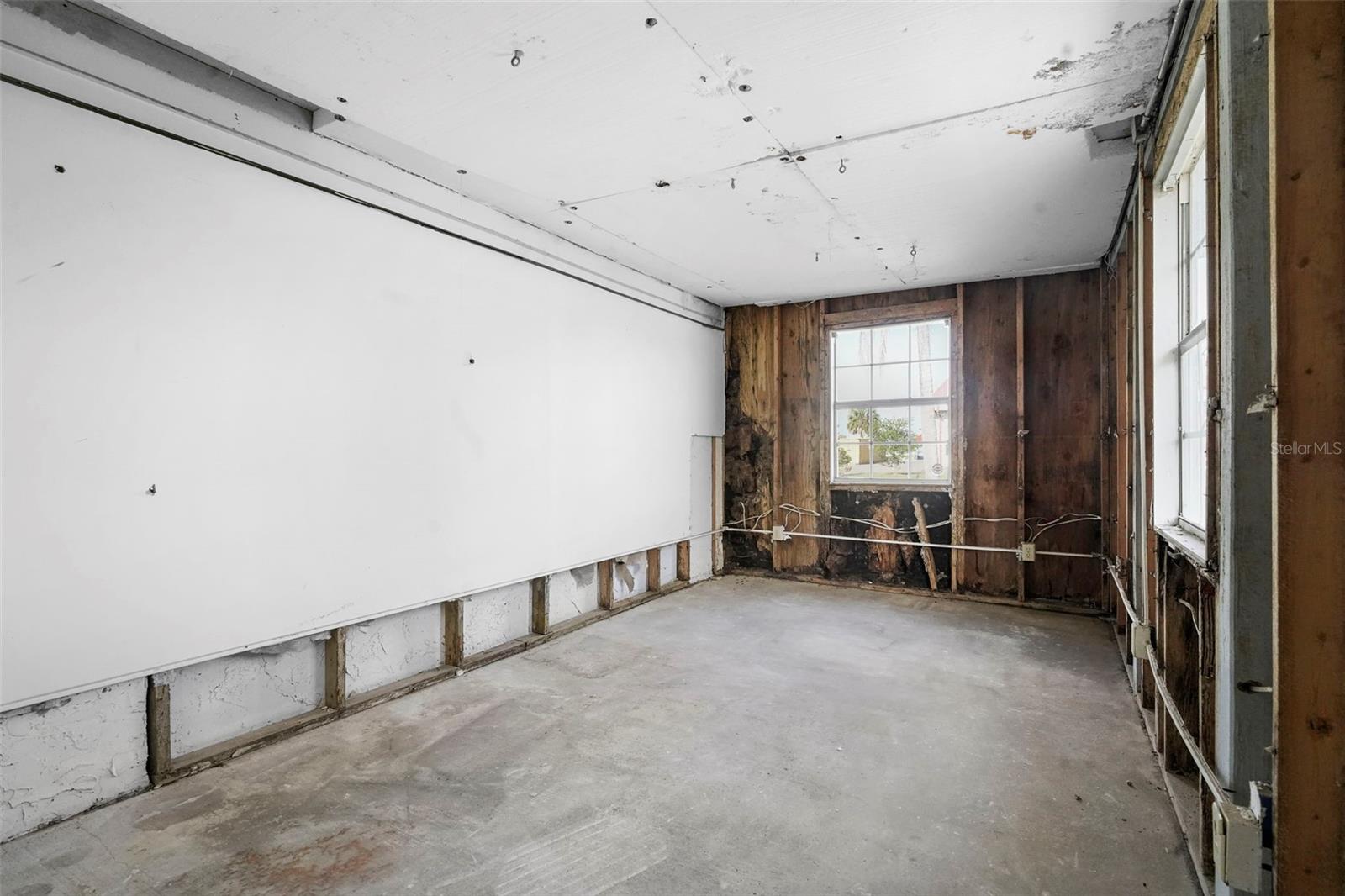 Image 57 of 67 For 227 Hawthorne Avenue