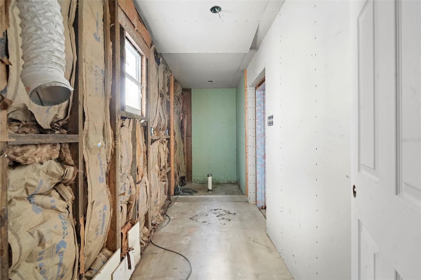 Image 58 of 67 For 227 Hawthorne Avenue