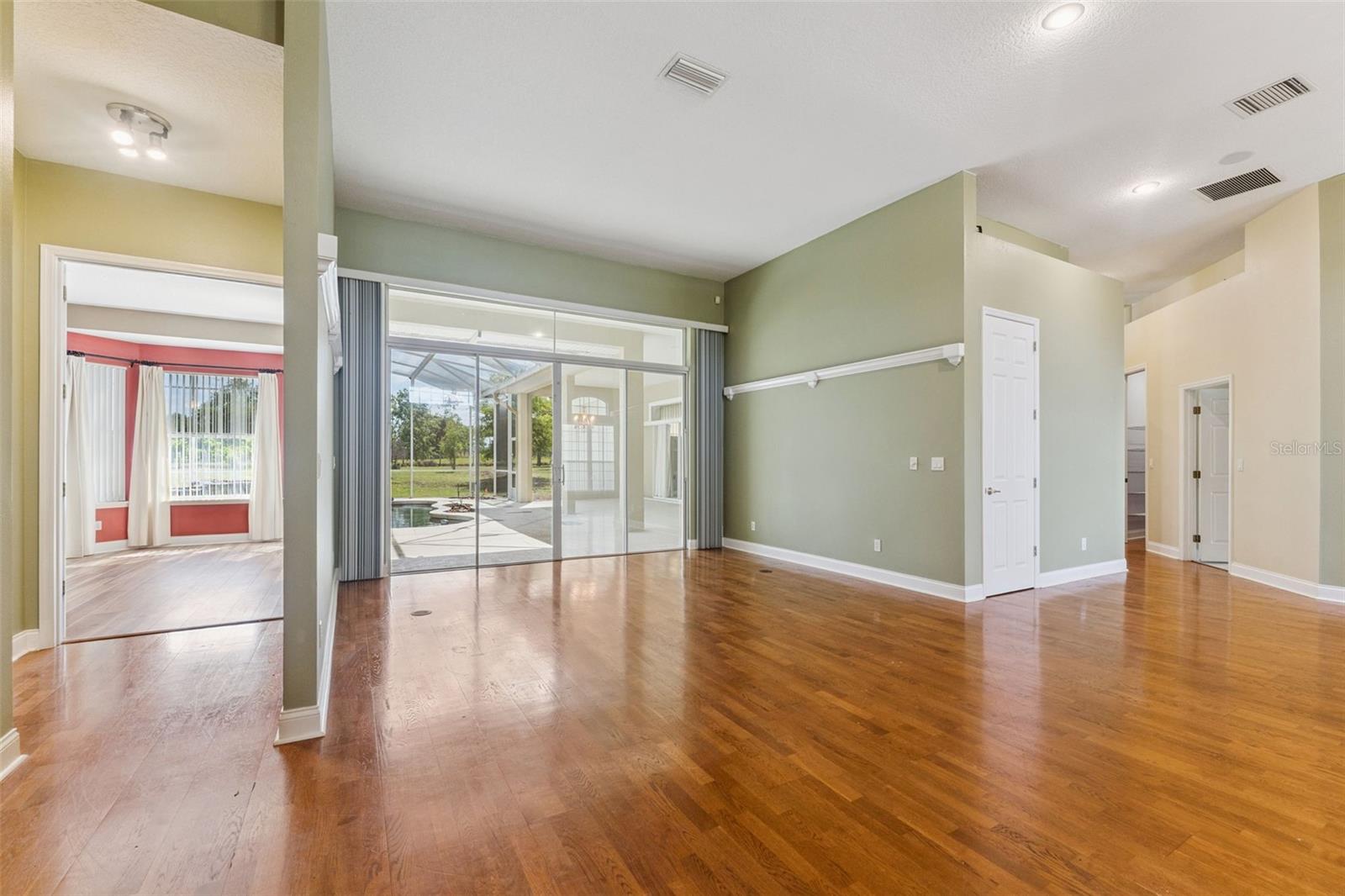 Image 8 of 48 For 17540 Vista Belle Court