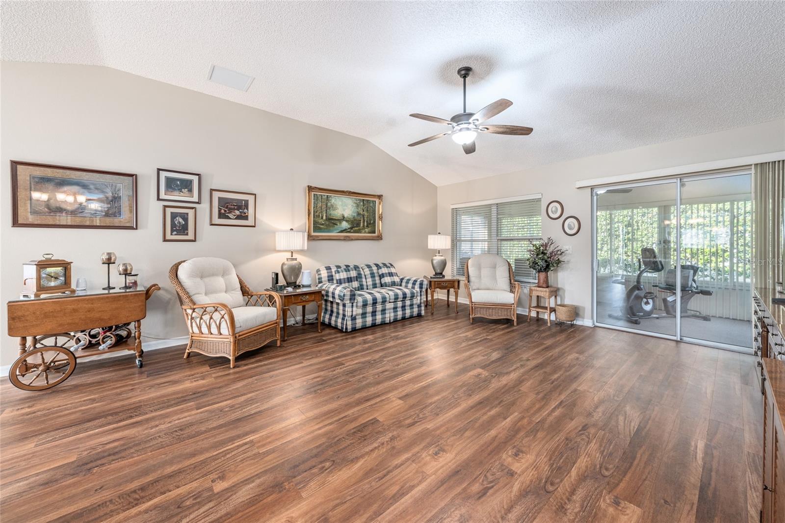 Listing photo id 11 for 17830 88th Cascade Court