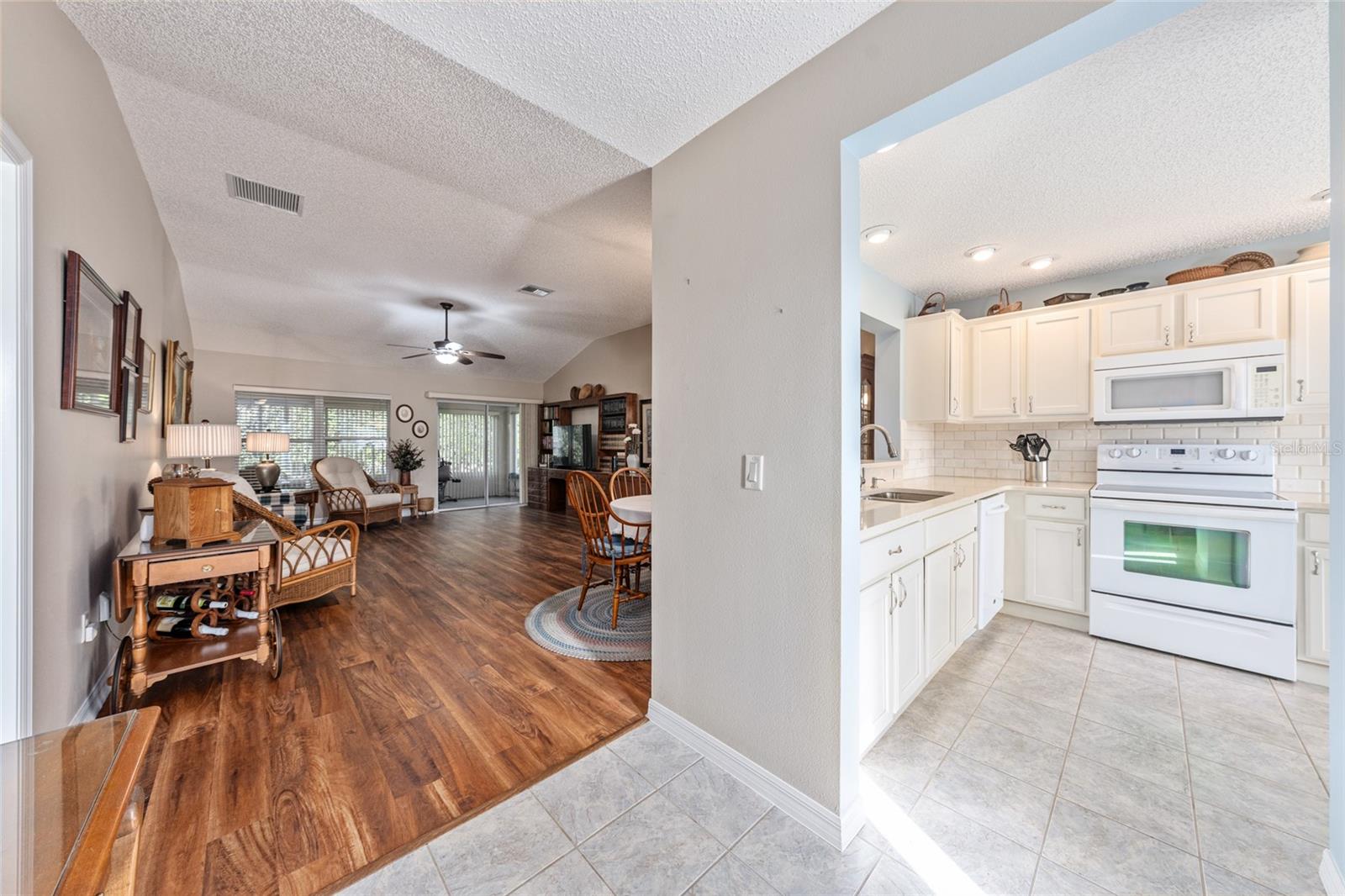 Listing photo id 5 for 17830 88th Cascade Court