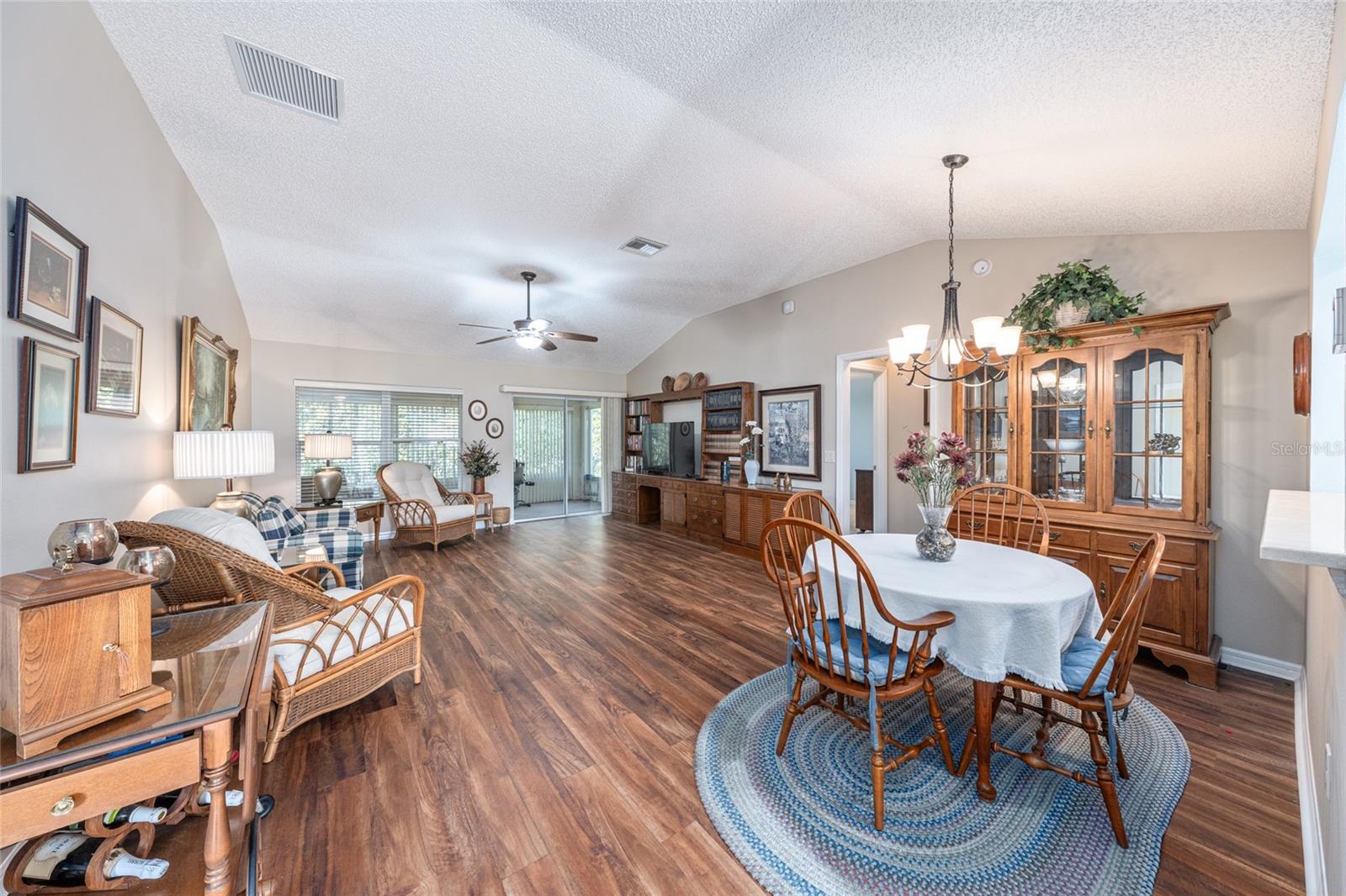 Listing photo id 6 for 17830 88th Cascade Court