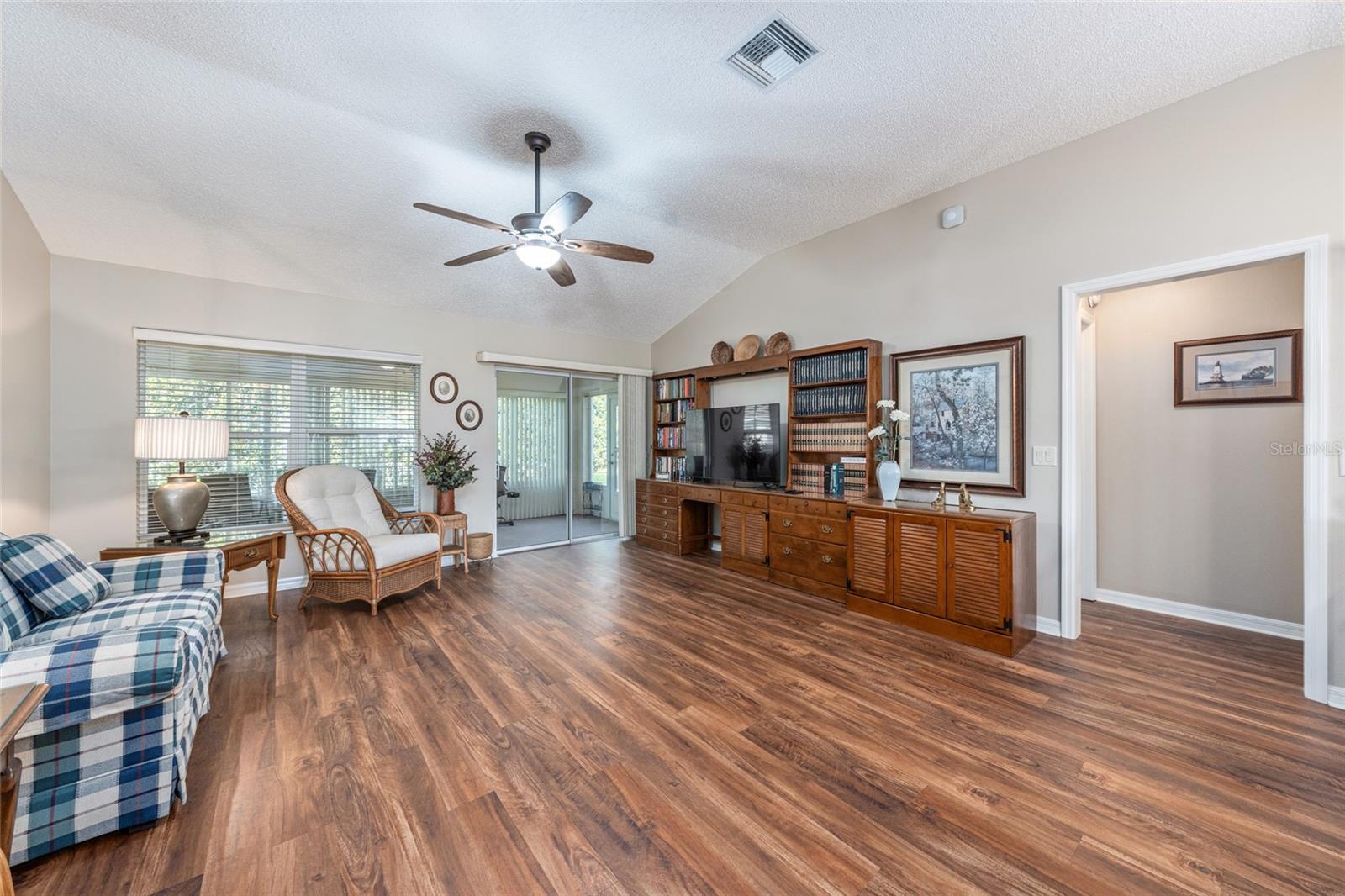 Listing photo id 7 for 17830 88th Cascade Court