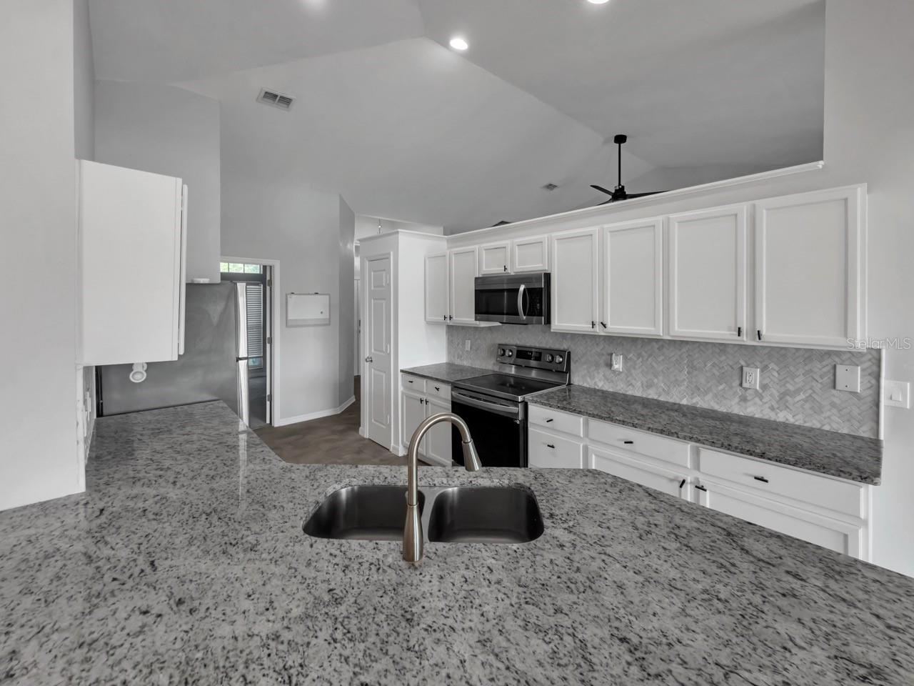 Image 20 of 31 For 12819 Waterhaven Circle