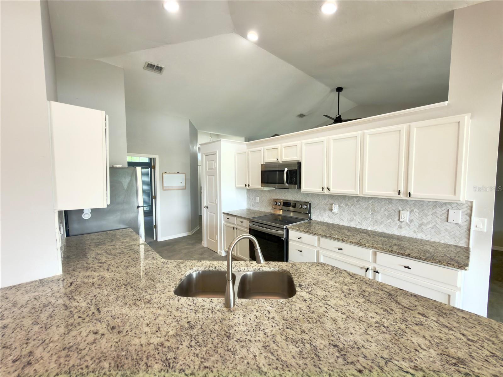 Image 21 of 31 For 12819 Waterhaven Circle