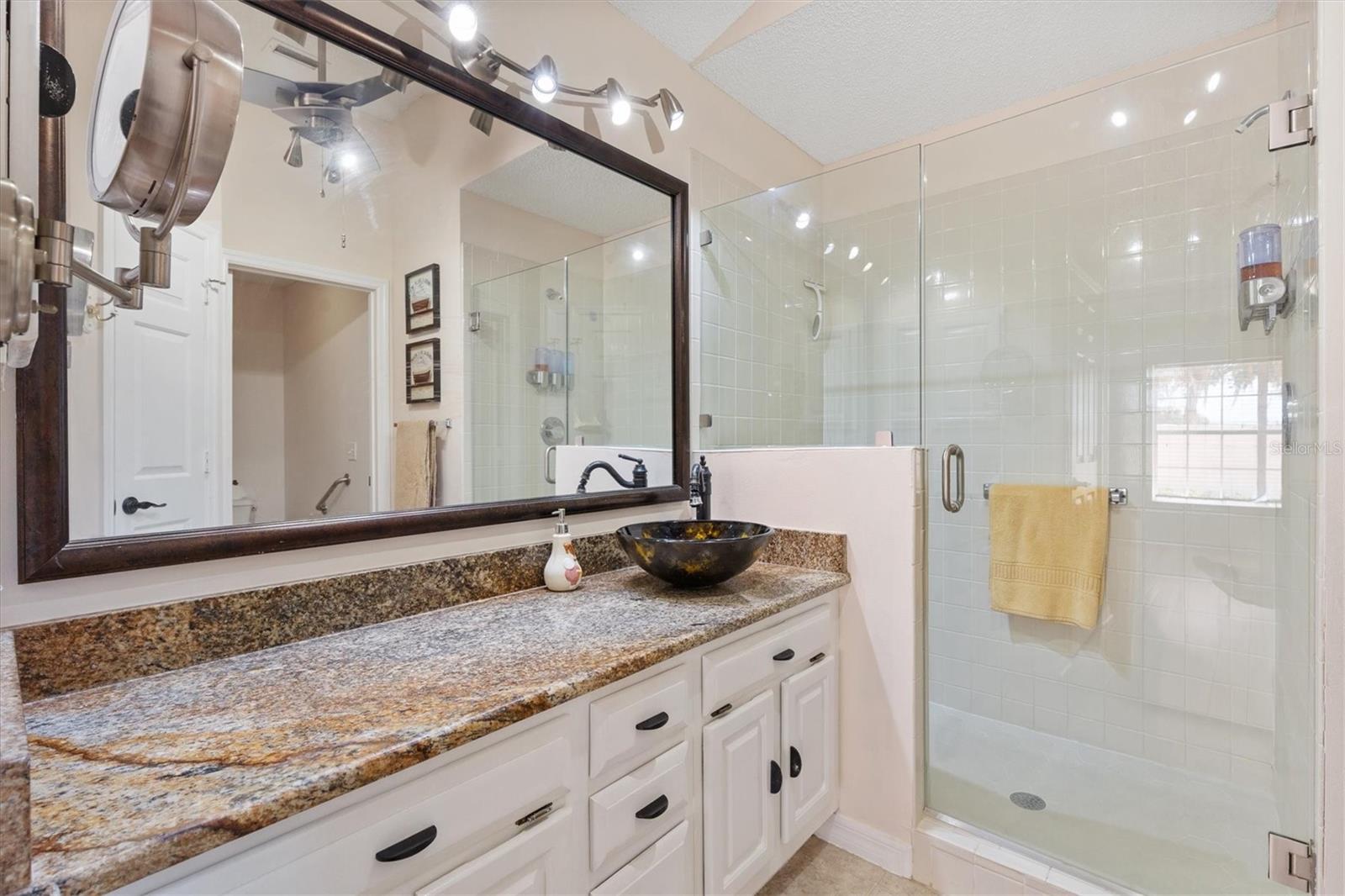 Image 21 of 42 For 1314 Santa Rosa Court