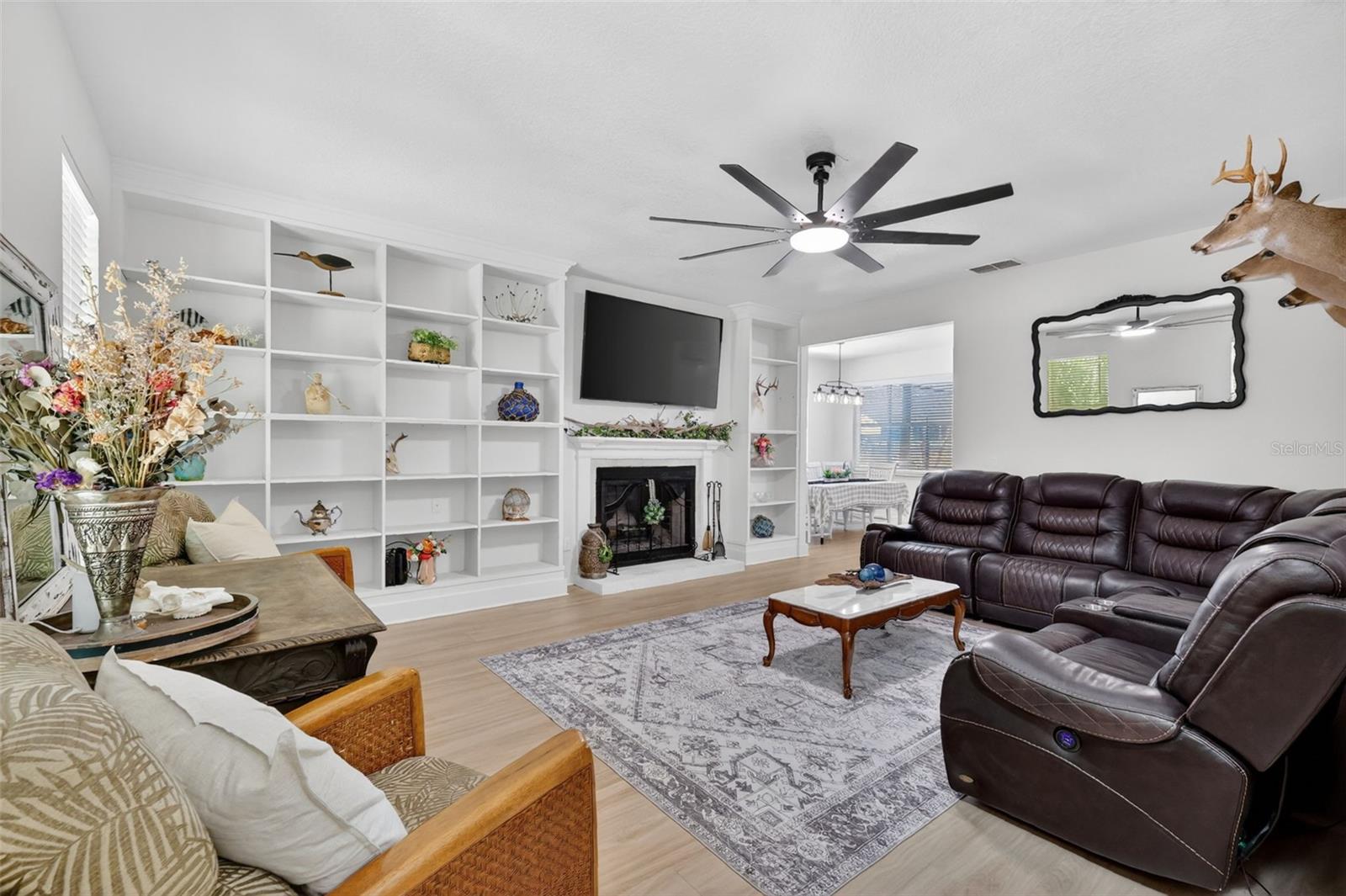 Image 11 of 72 For 250 Walker Street