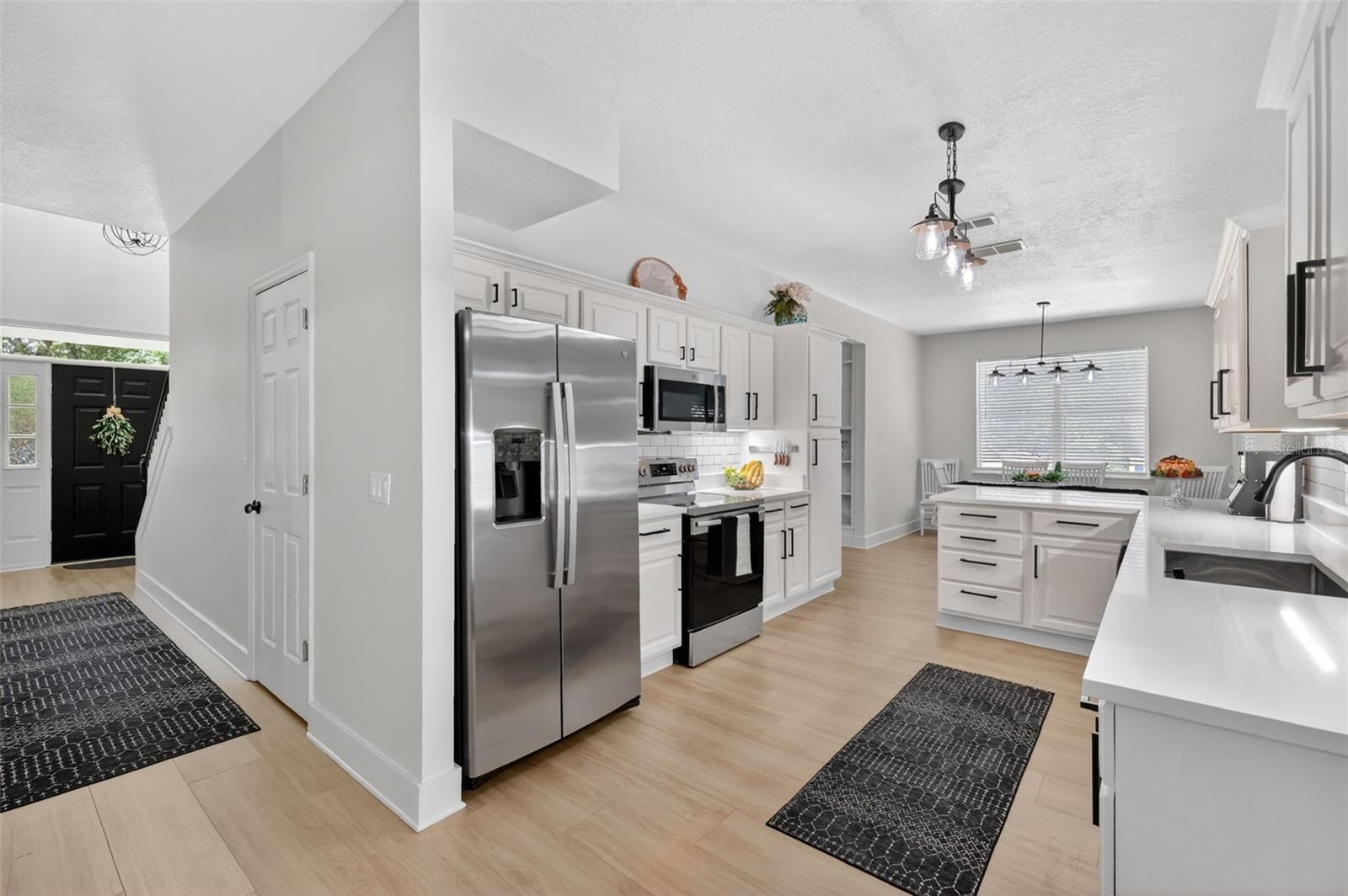 Image 15 of 72 For 250 Walker Street