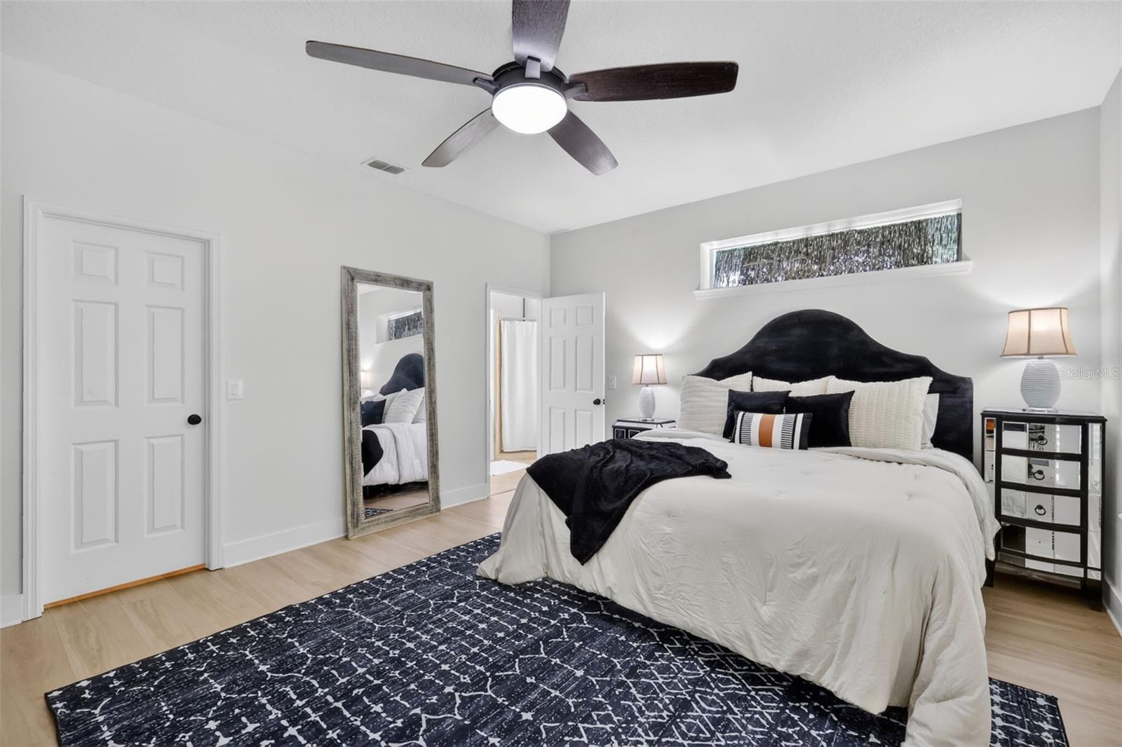 Image 22 of 72 For 250 Walker Street