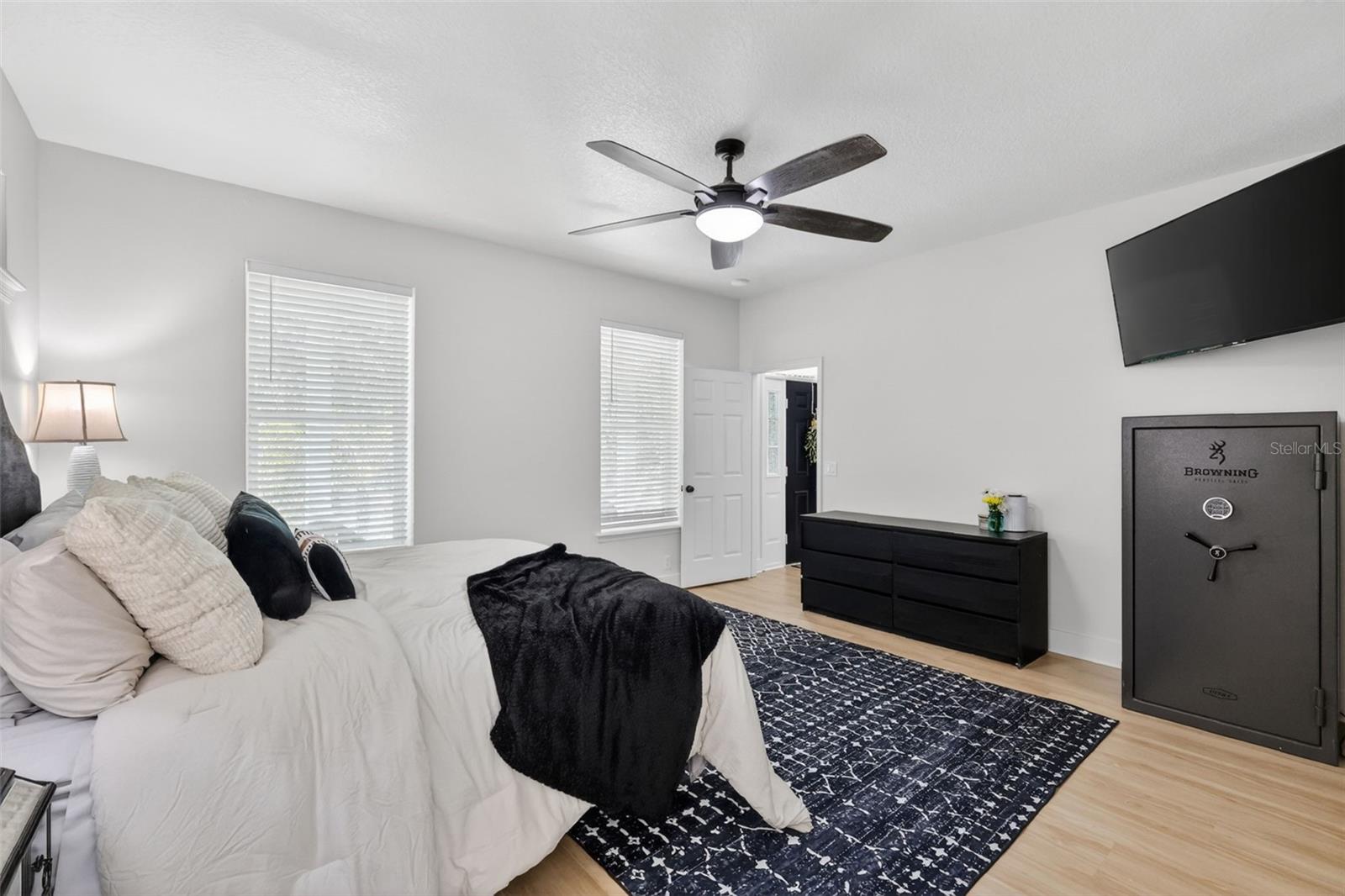 Image 23 of 72 For 250 Walker Street