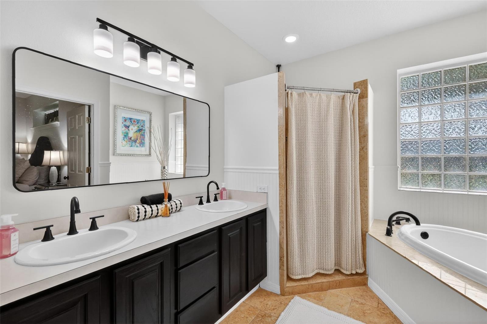 Image 25 of 72 For 250 Walker Street