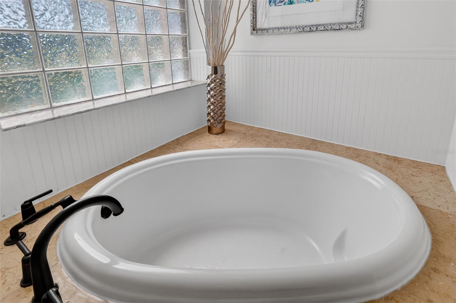 Image 26 of 72 For 250 Walker Street