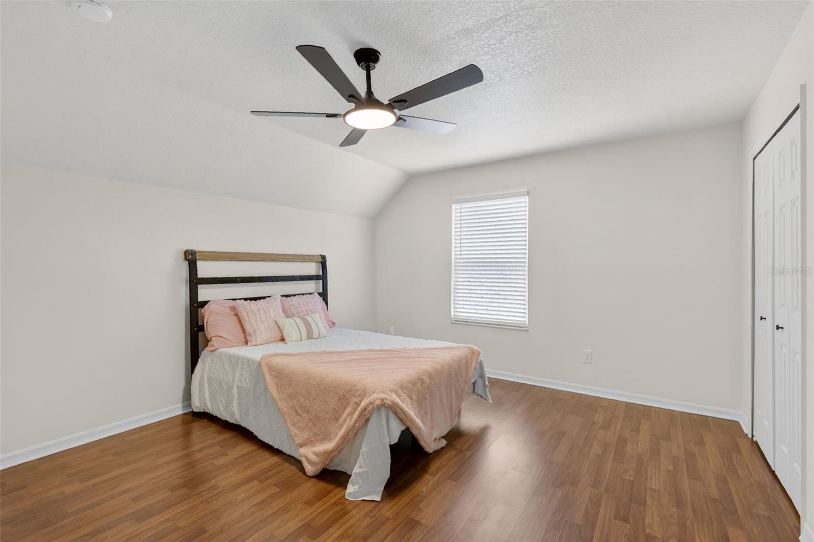 Image 32 of 72 For 250 Walker Street