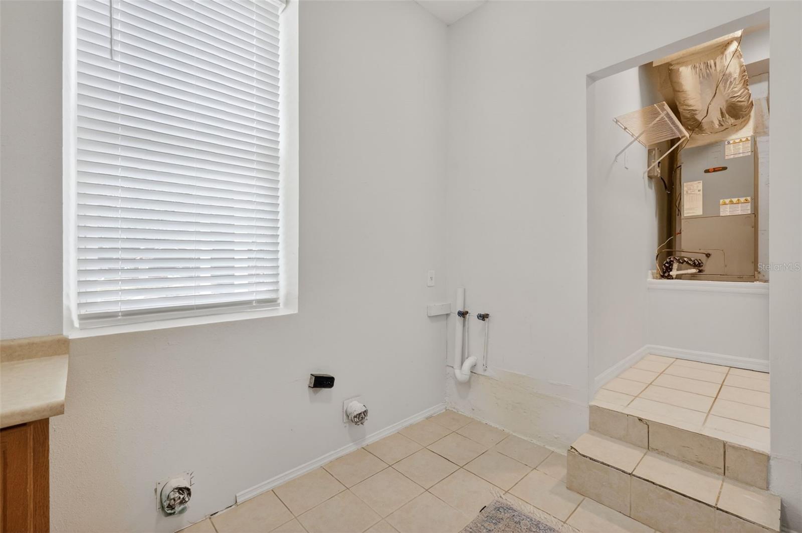 Image 37 of 72 For 250 Walker Street