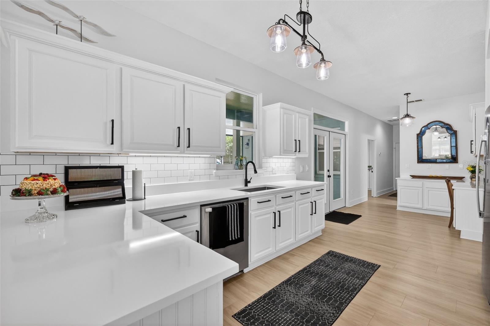 Image 9 of 72 For 250 Walker Street