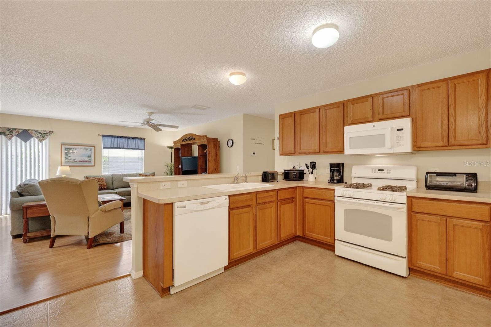 Listing photo id 9 for 1460 Crestwood Lane