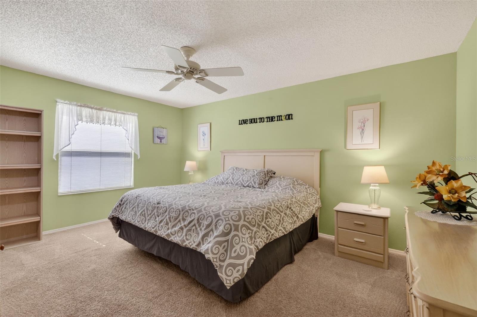 Listing photo id 12 for 1460 Crestwood Lane