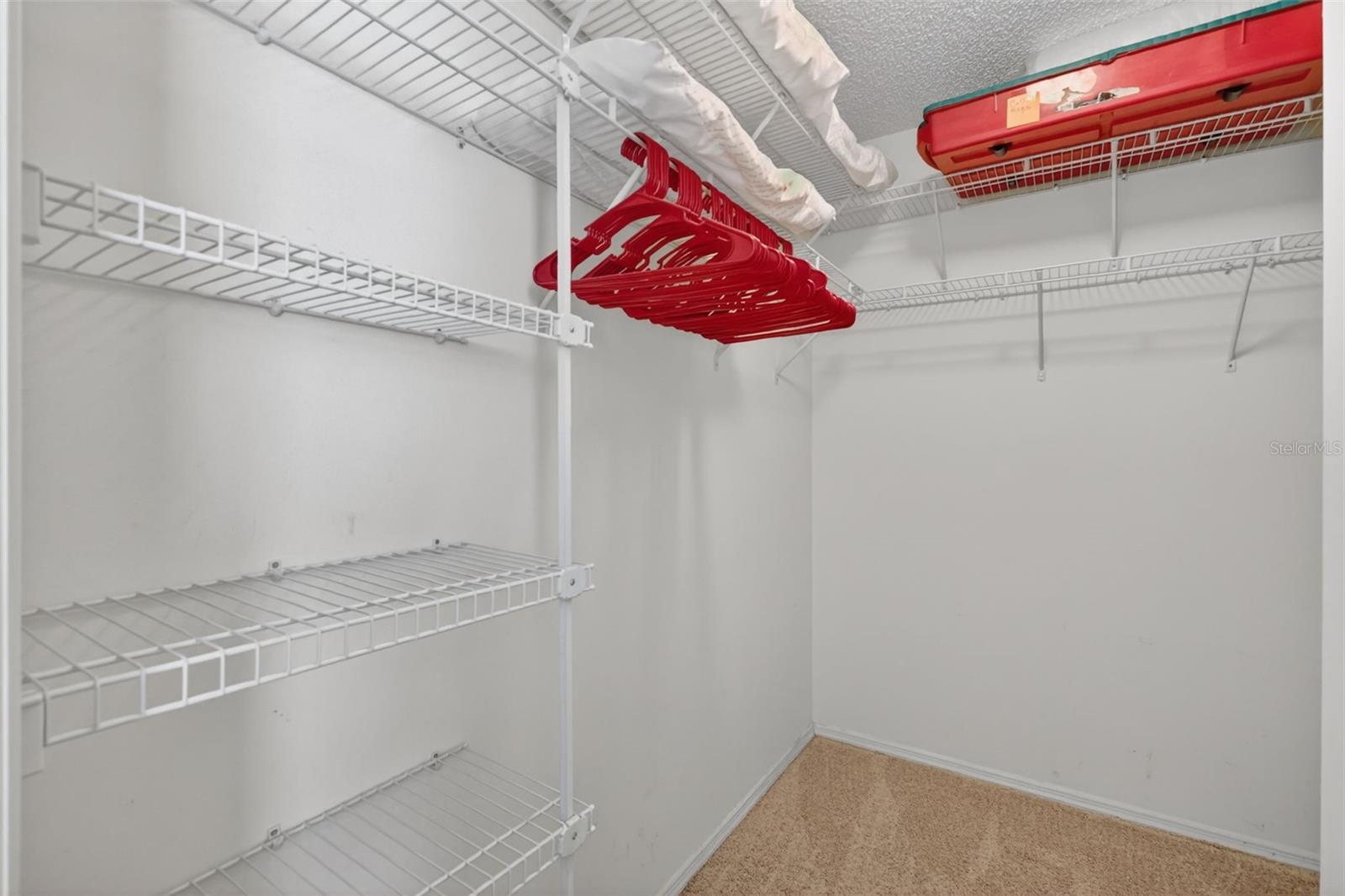 Listing photo id 14 for 1460 Crestwood Lane