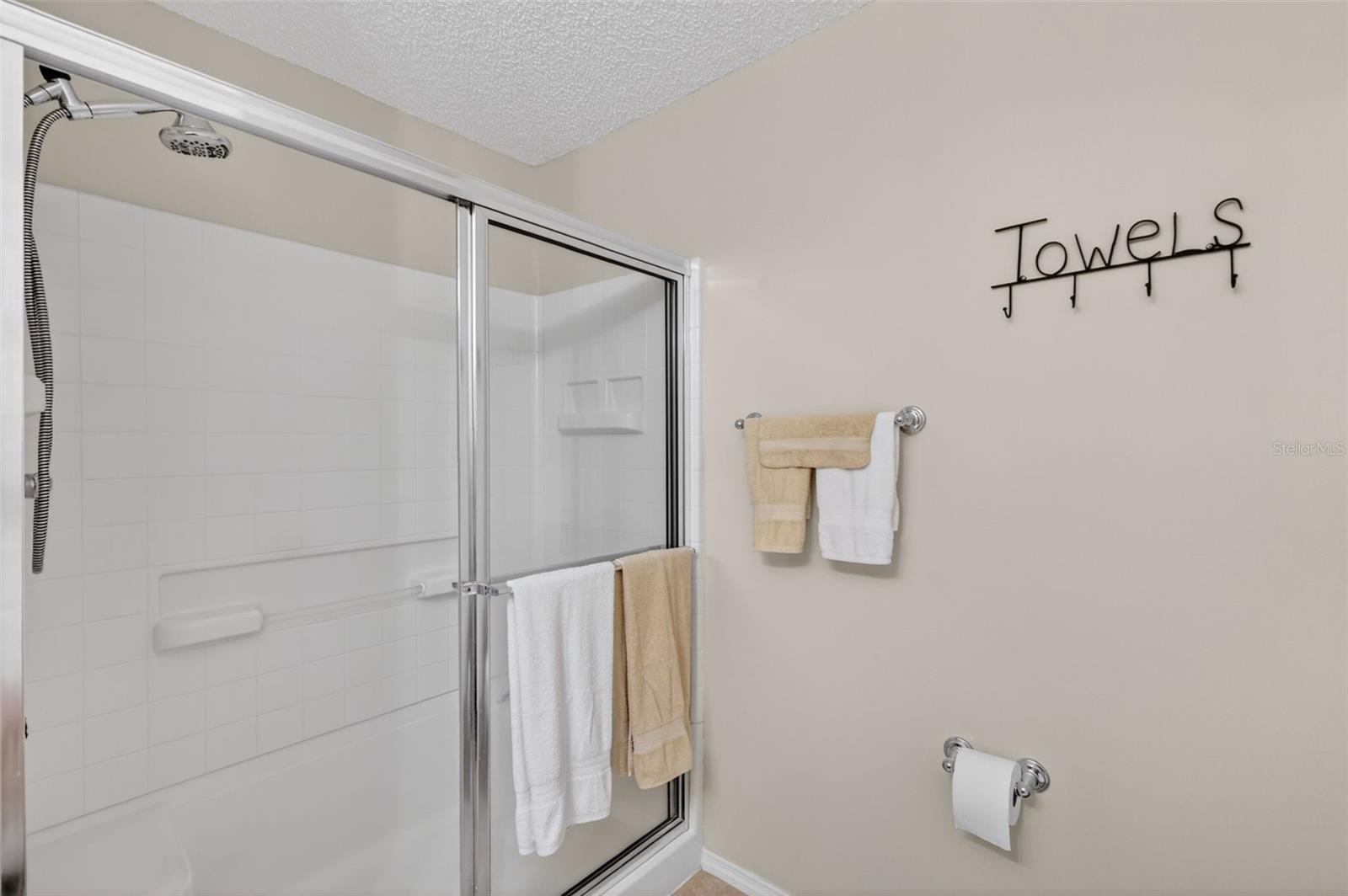 Listing photo id 16 for 1460 Crestwood Lane